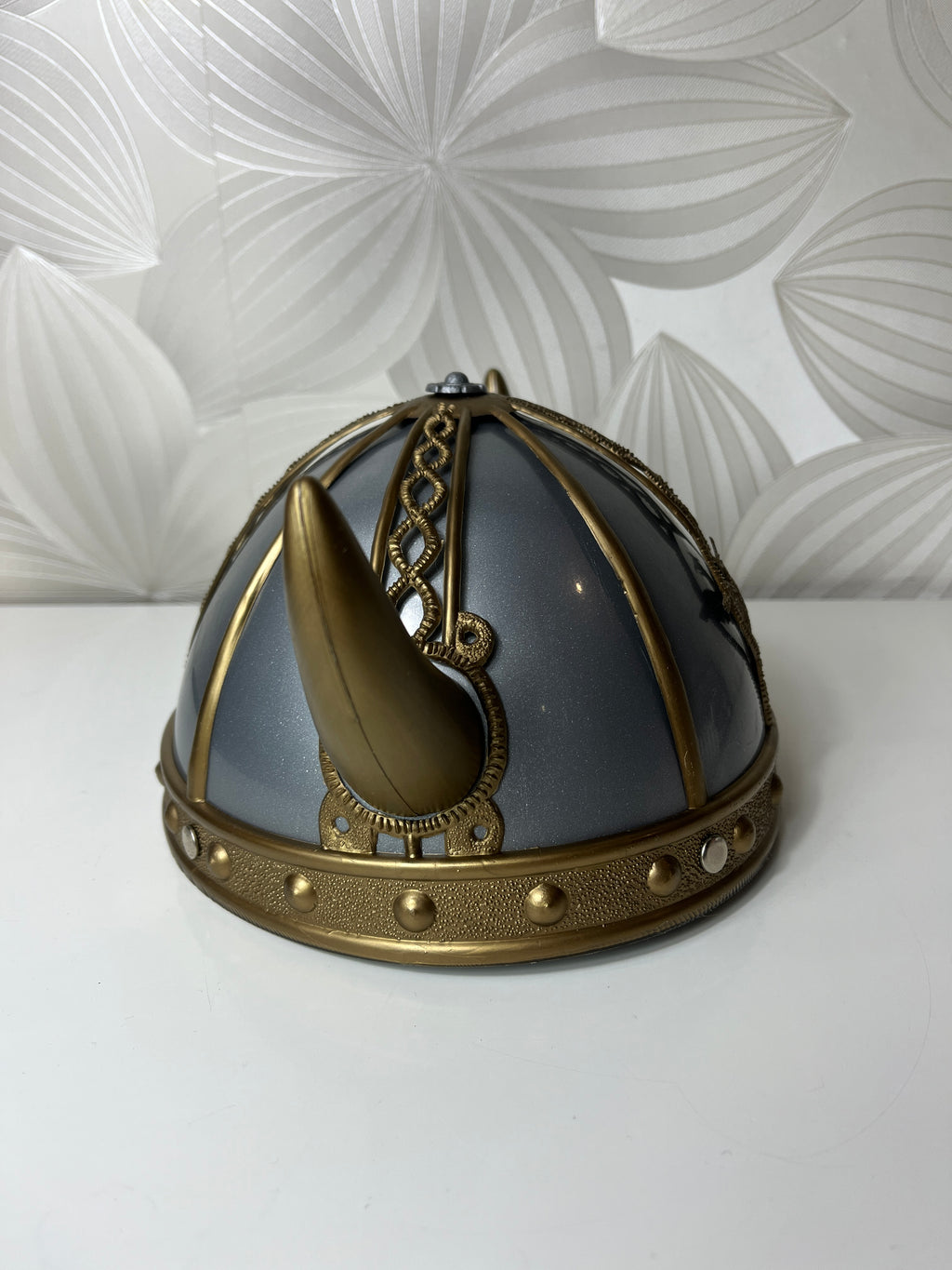 Dekoratyvinis žaislinis vikingų šalmas