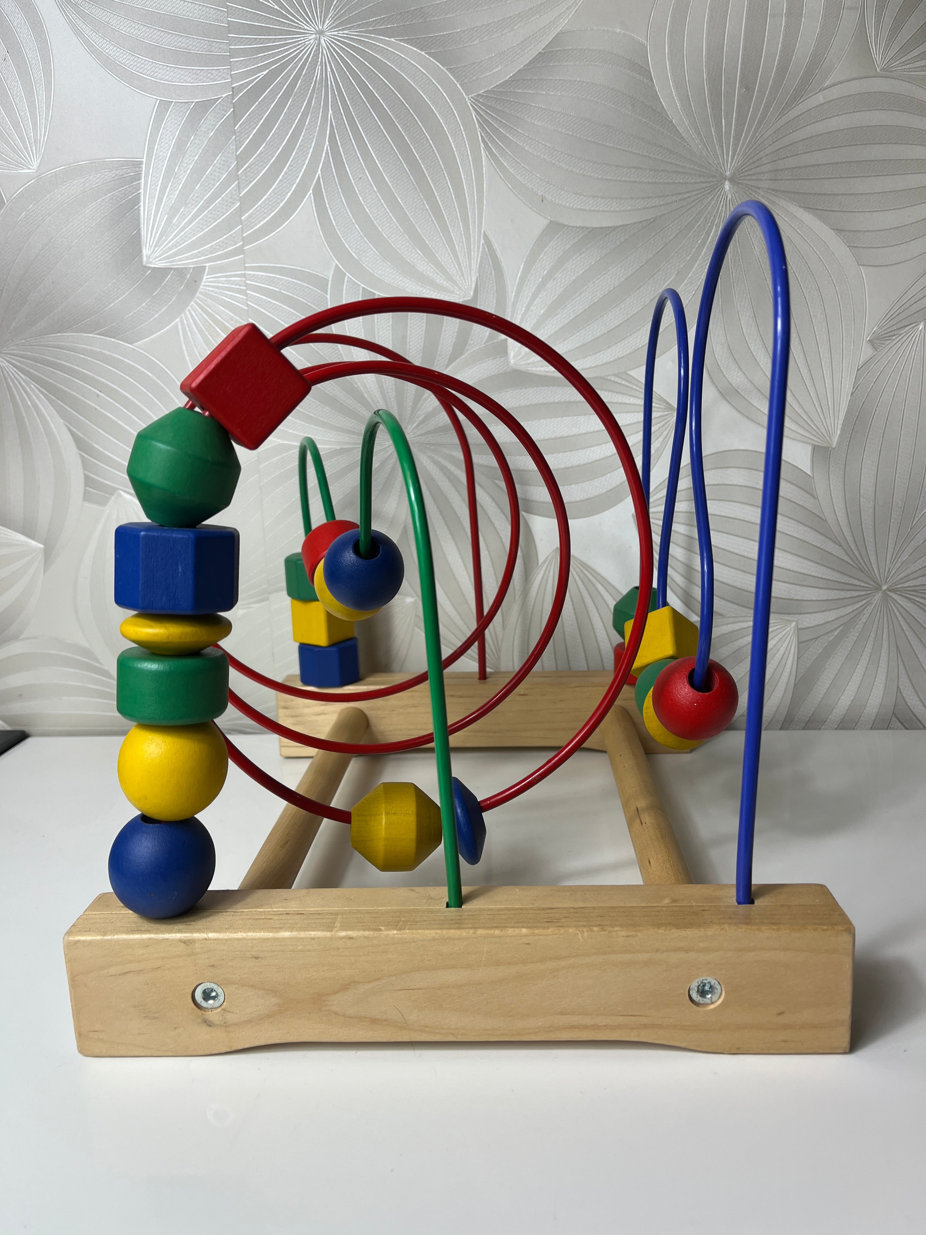 Lavinamasis žaislas su spalvotais kubeliais