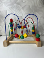 Lavinamasis žaislas su spalvotais kubeliais