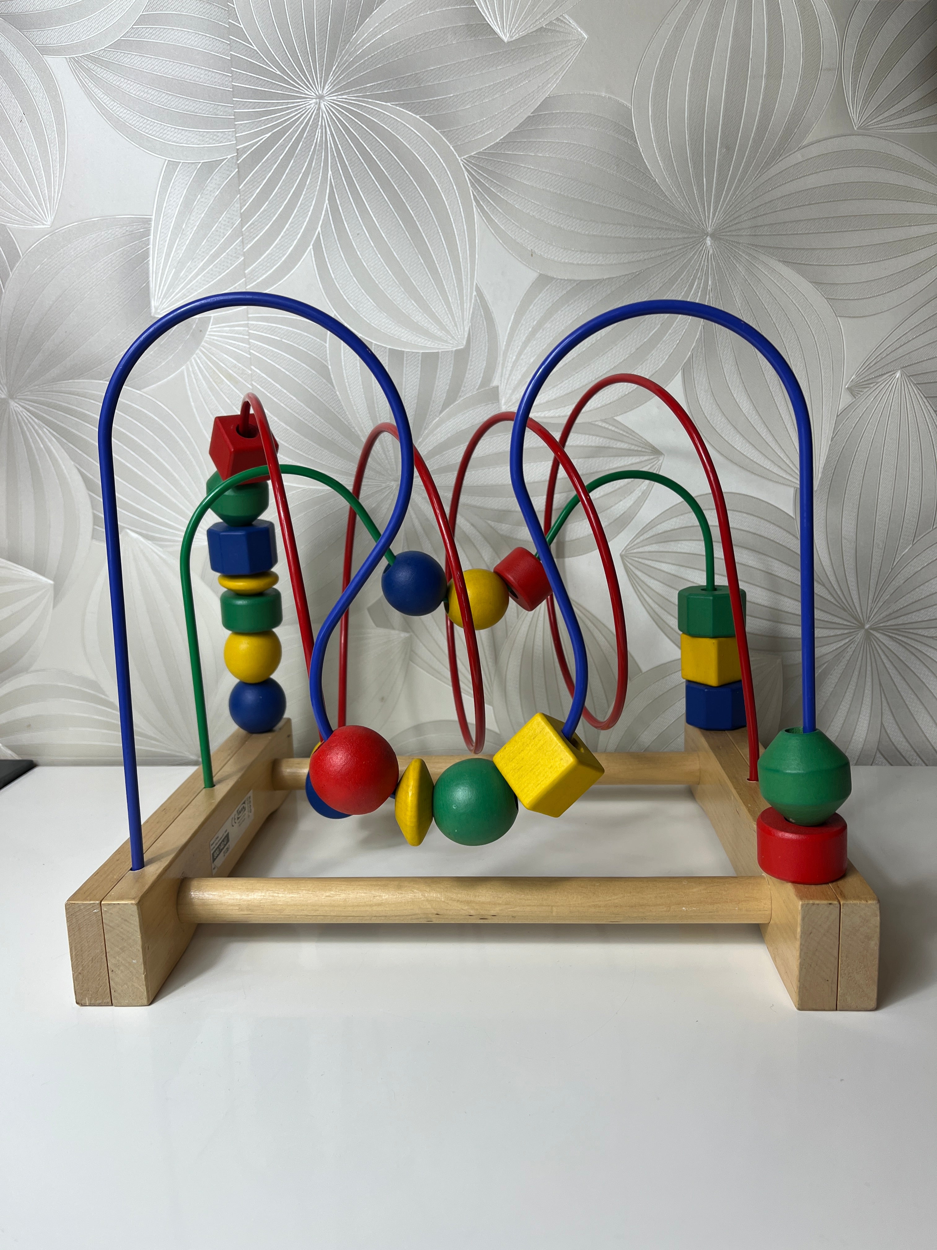 Lavinamasis žaislas su spalvotais kubeliais