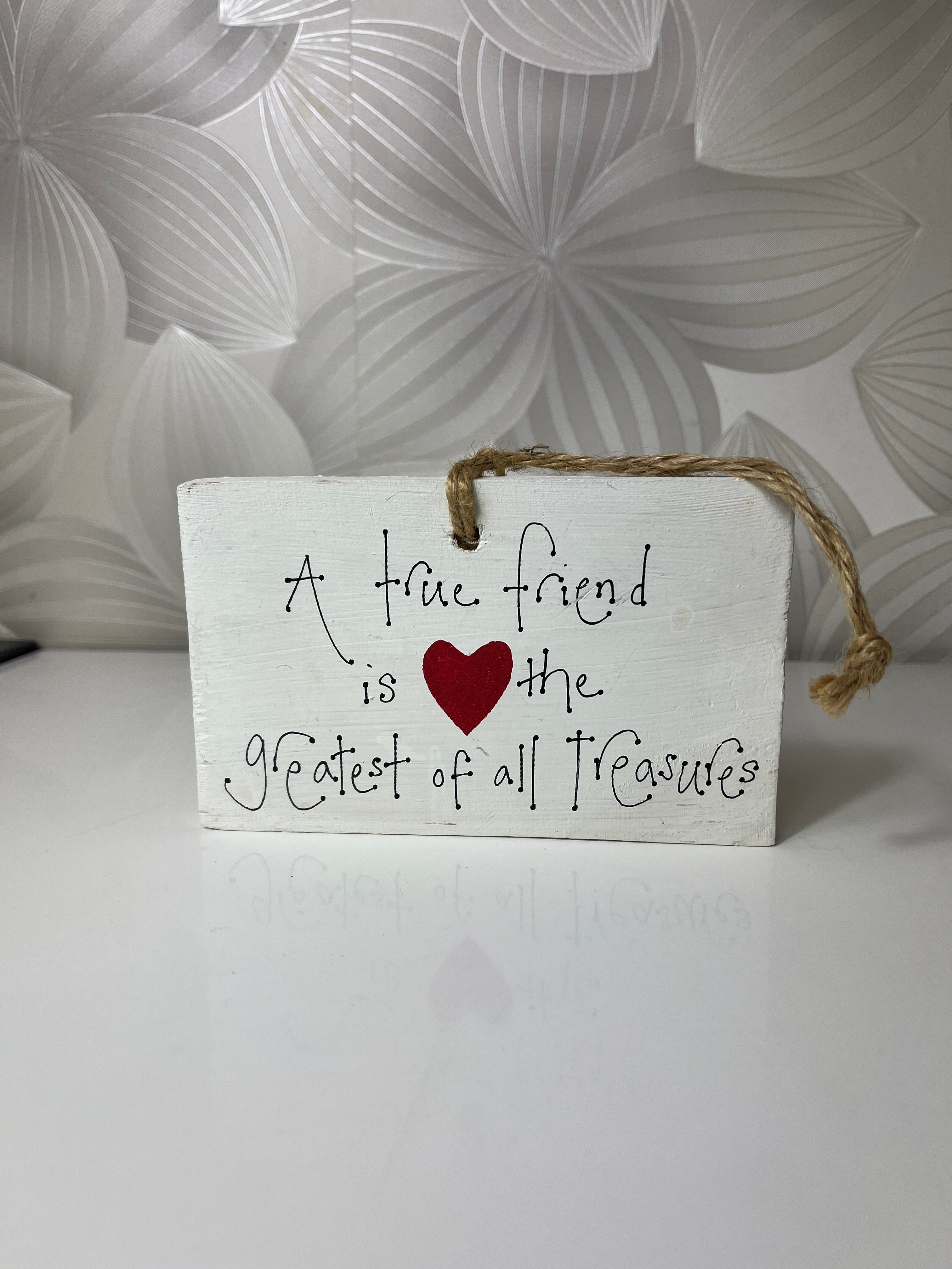 Pakabinama dekoracija „A true friend is the greatest of all treasures“