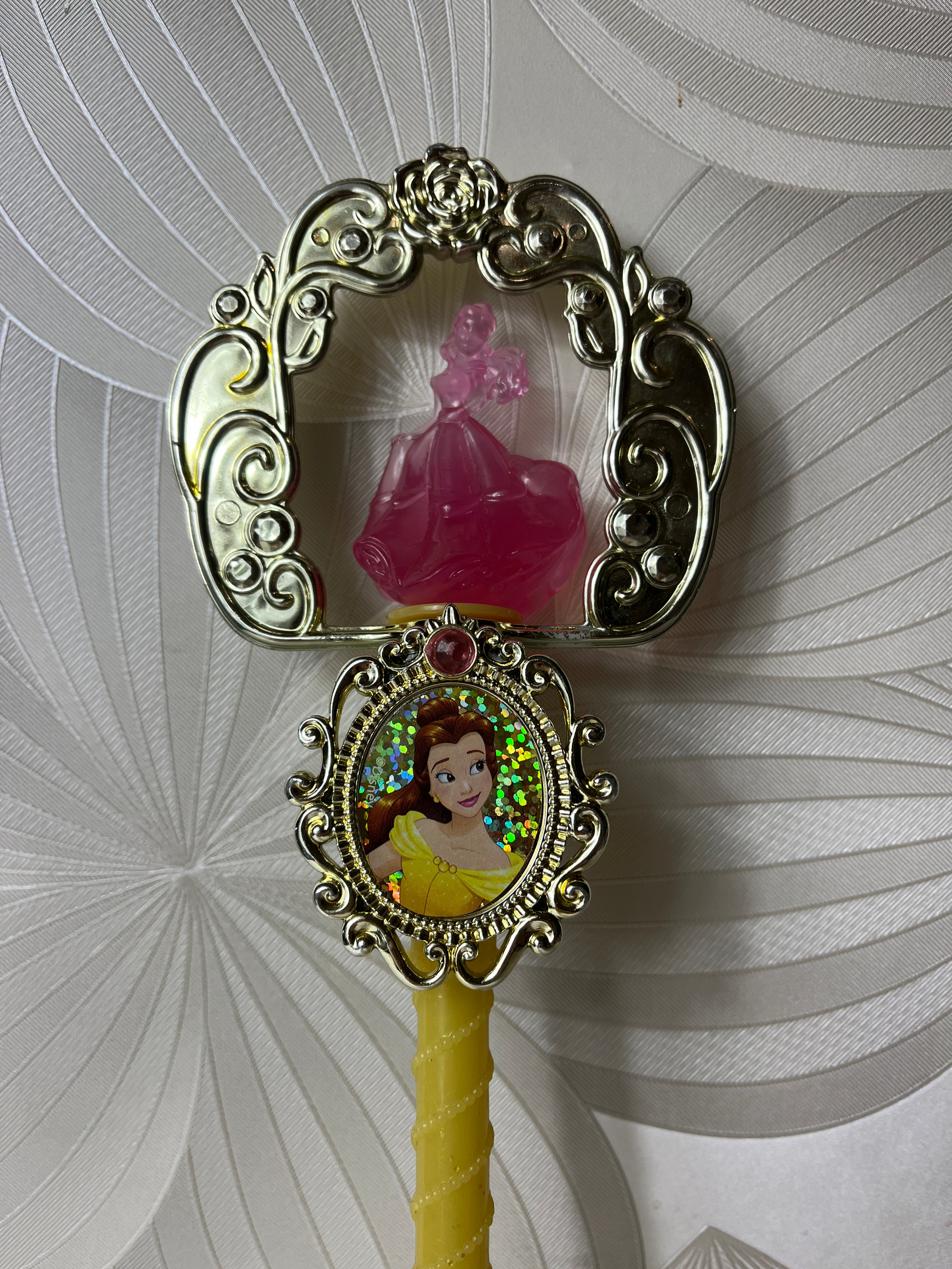 Princesės iš „Gražuolė ir pabaiga“ lazdelė