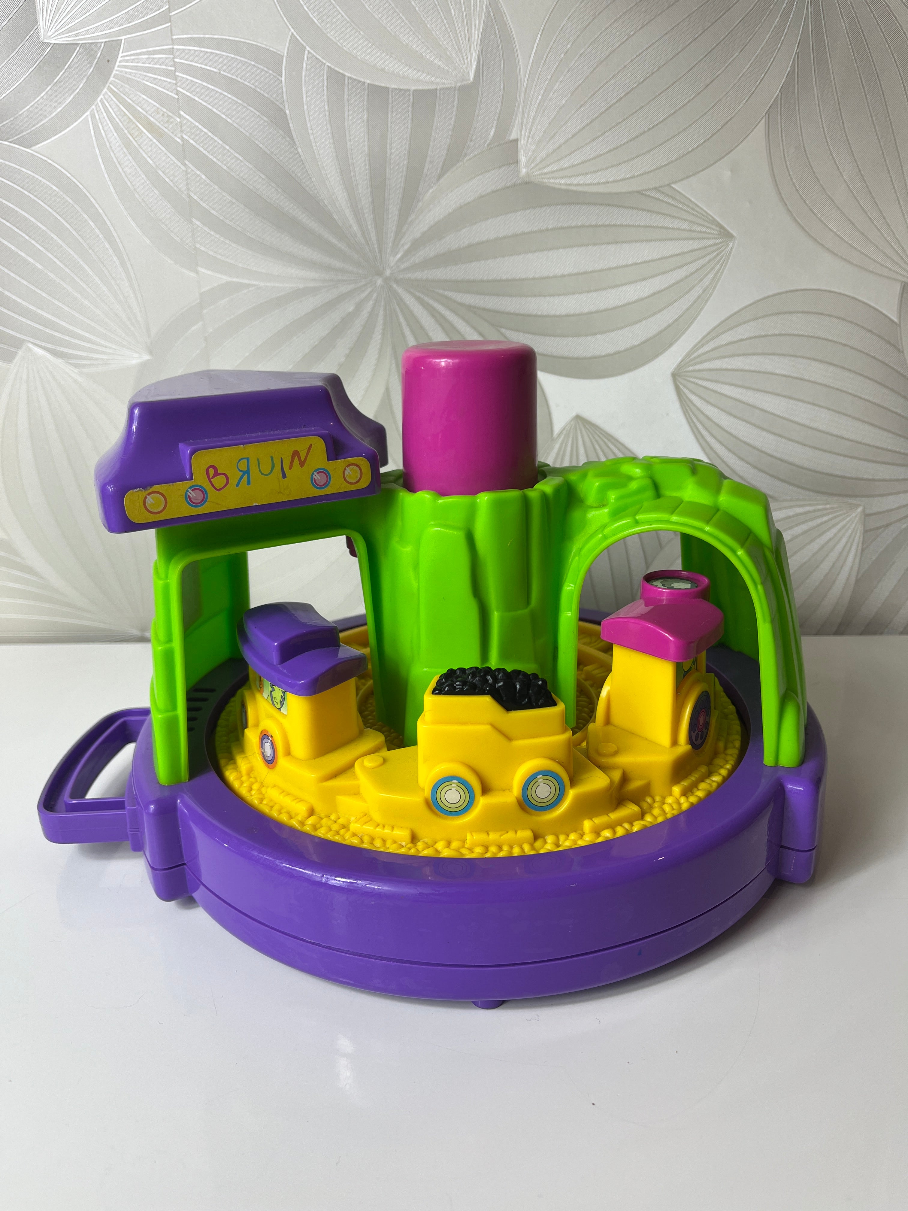 Vintažinis vaikiškas žaislinis traukinukas