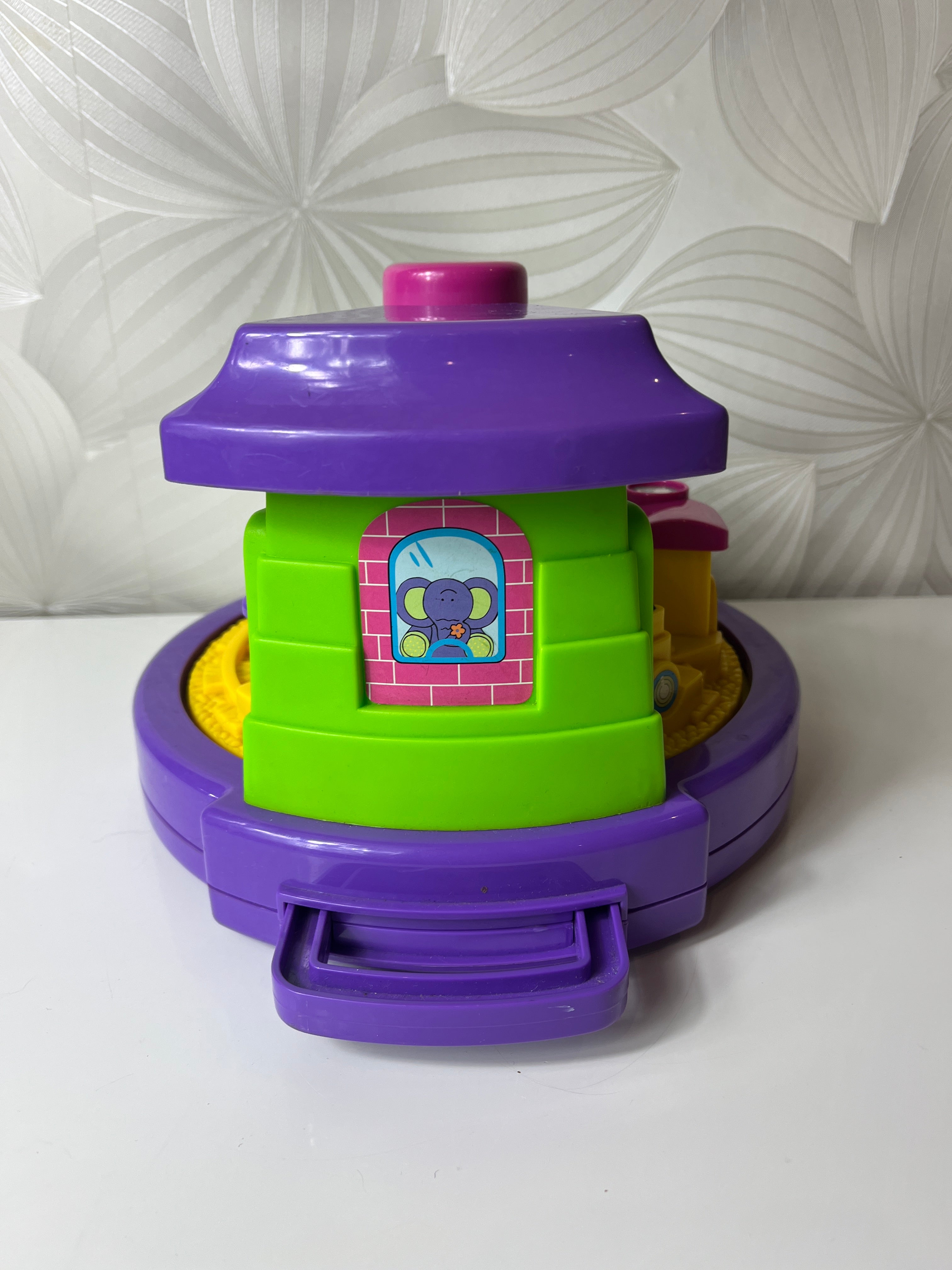 Vintažinis vaikiškas žaislinis traukinukas