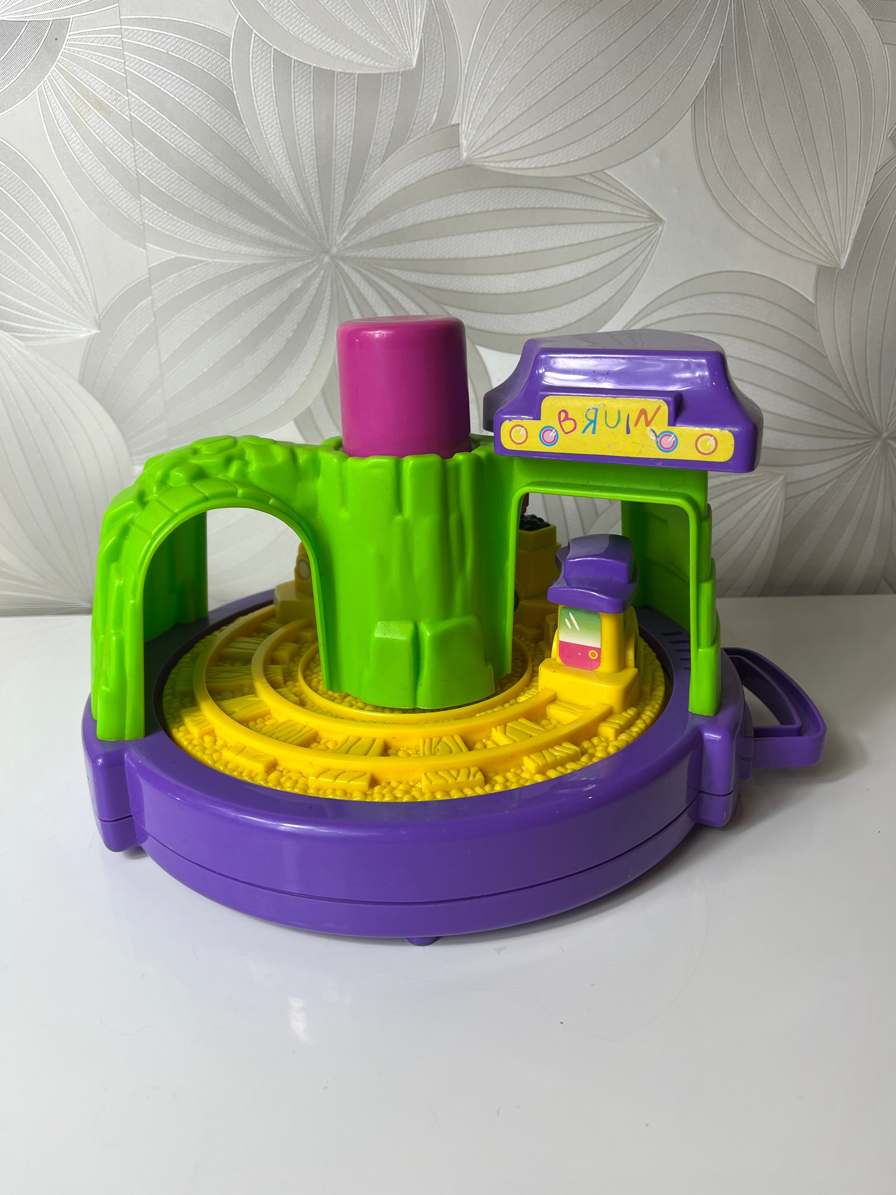 Vintažinis vaikiškas žaislinis traukinukas