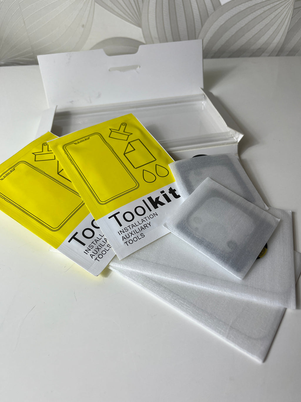 Ekrano apsauginis stiklas / plėvelė ir kameros apsauga iPhone 16 PRO (po 2 vnt.)