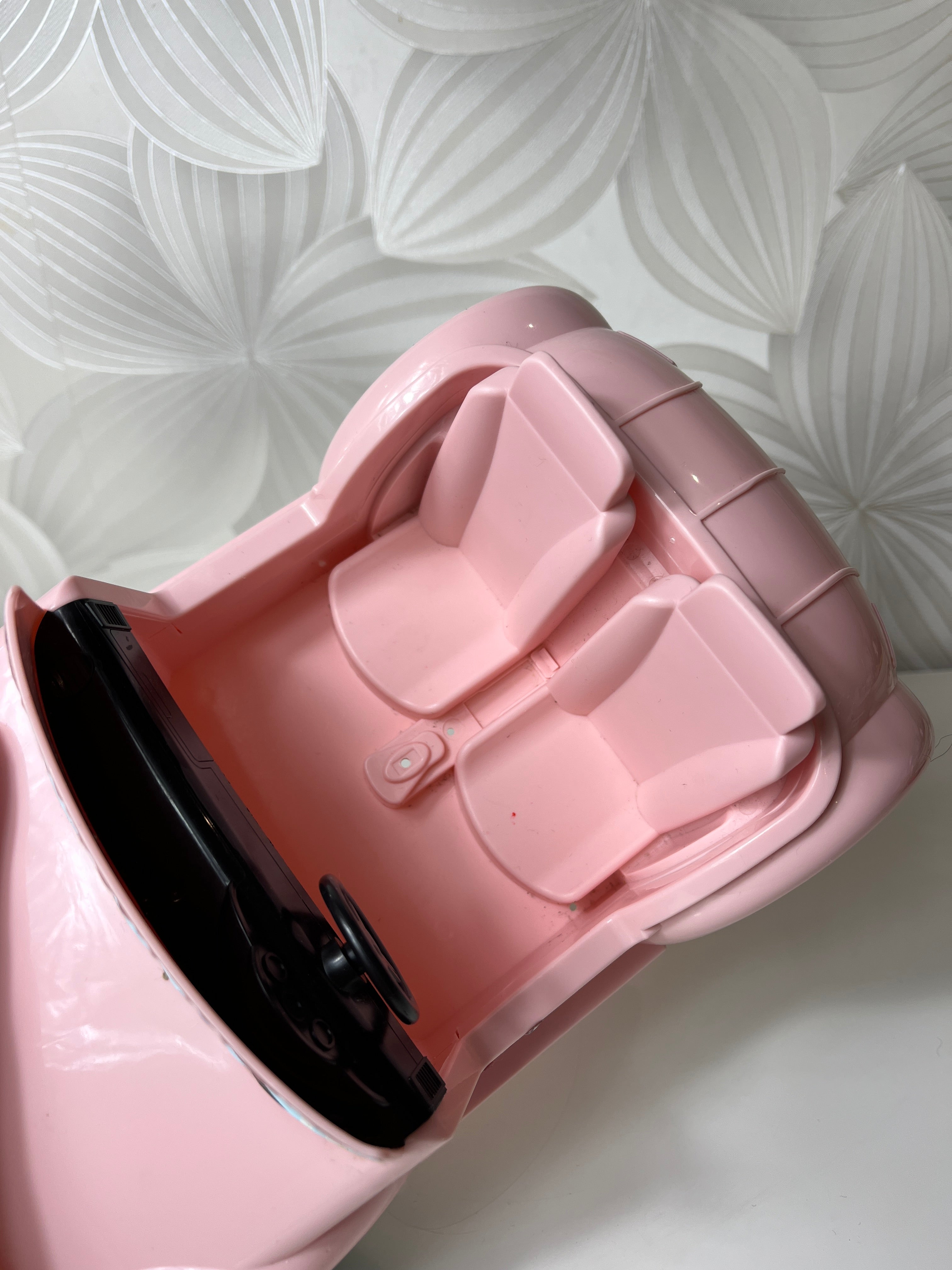 Rožinis žaislinis lėlių automobilis-kabrioletas