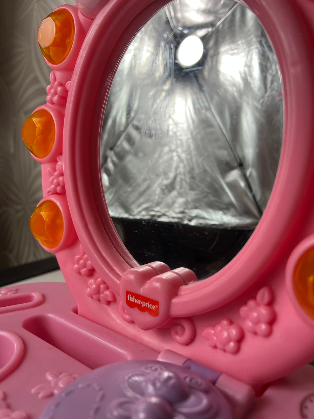 Vaikiška kosmetinė–tualetinis staliukas „Fisher-Price“