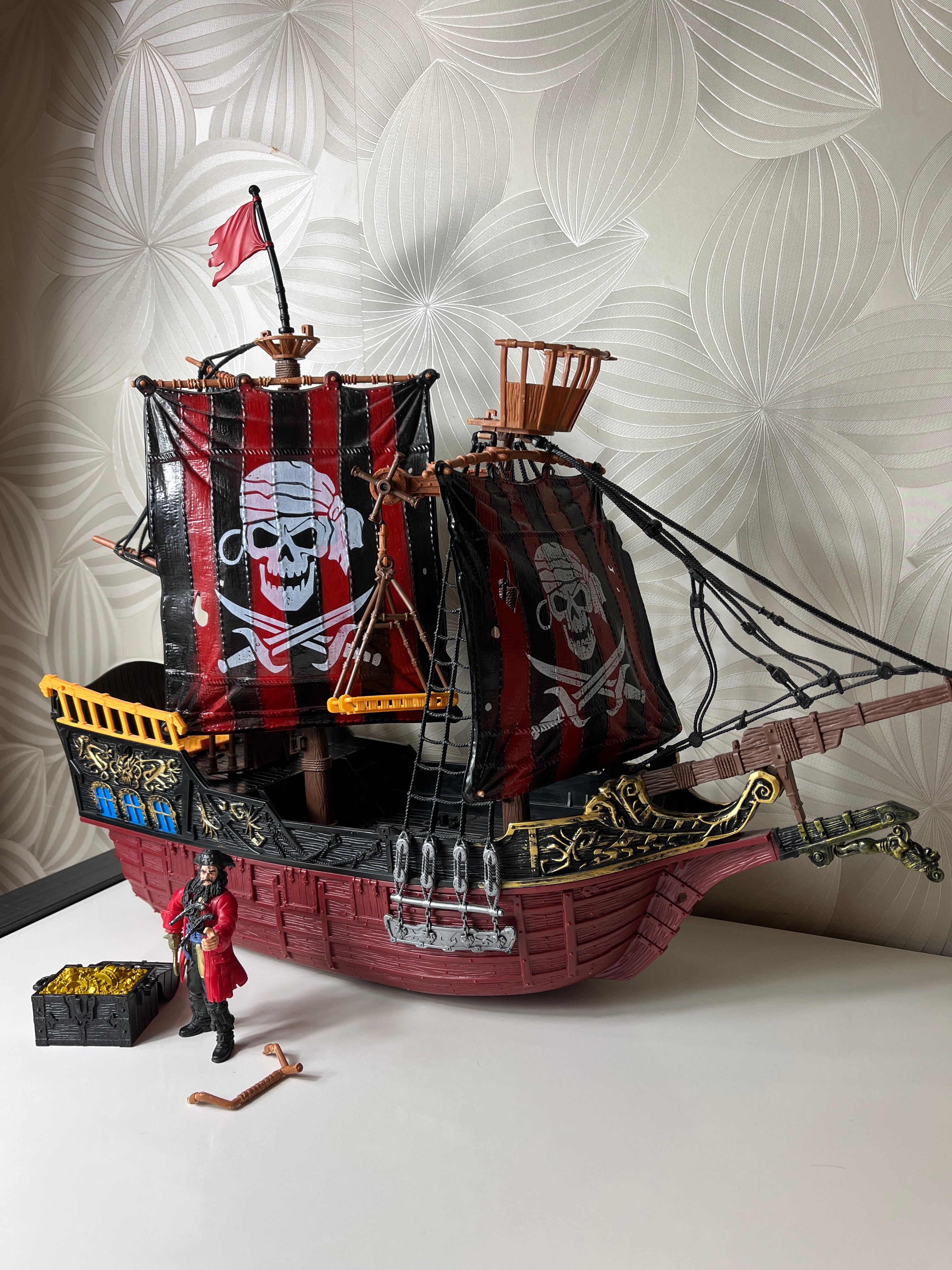 Didelis „Chap Mei Pirates Expedition“ laivas su figūrėle
