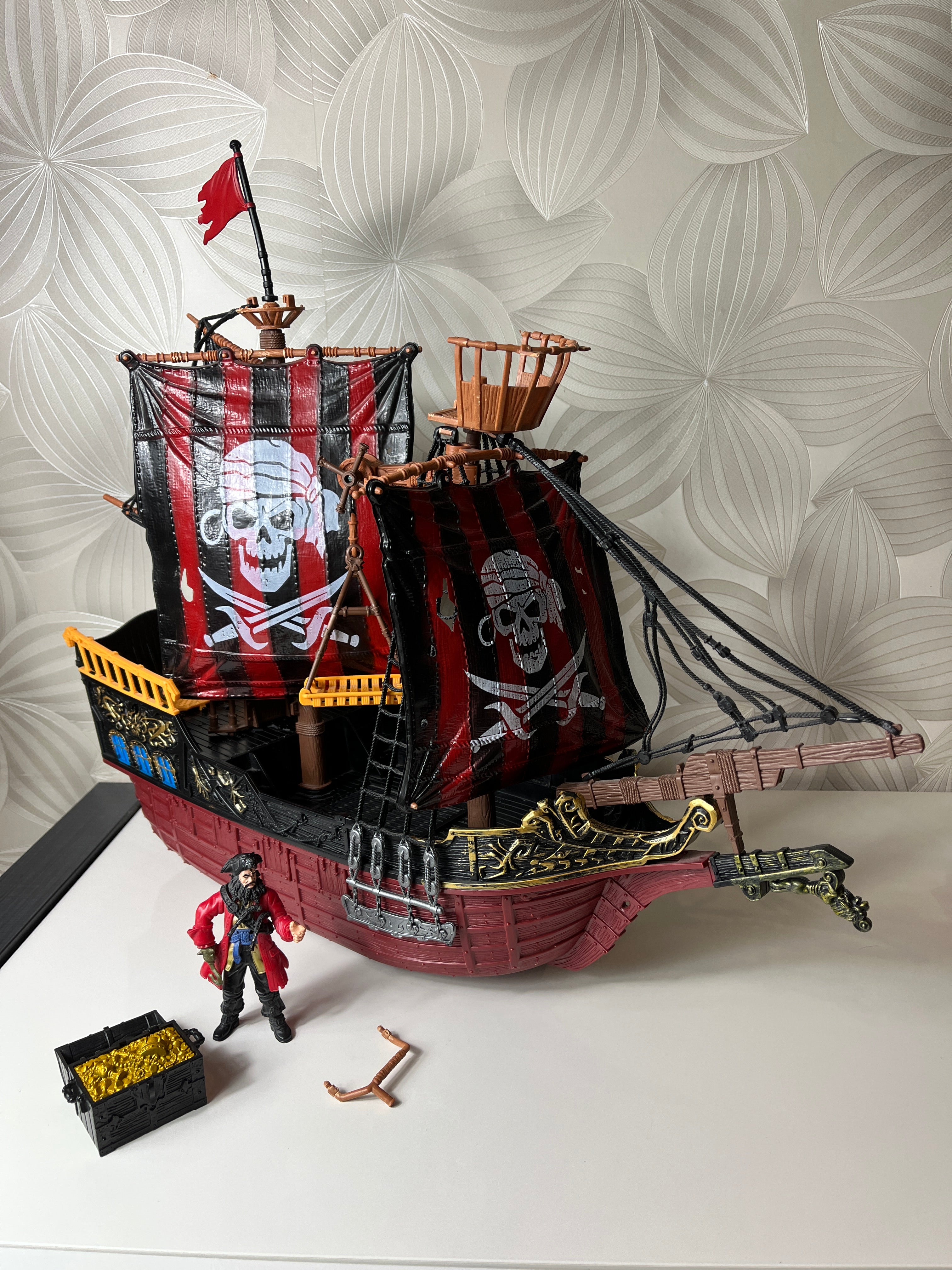 Didelis „Chap Mei Pirates Expedition“ laivas su figūrėle