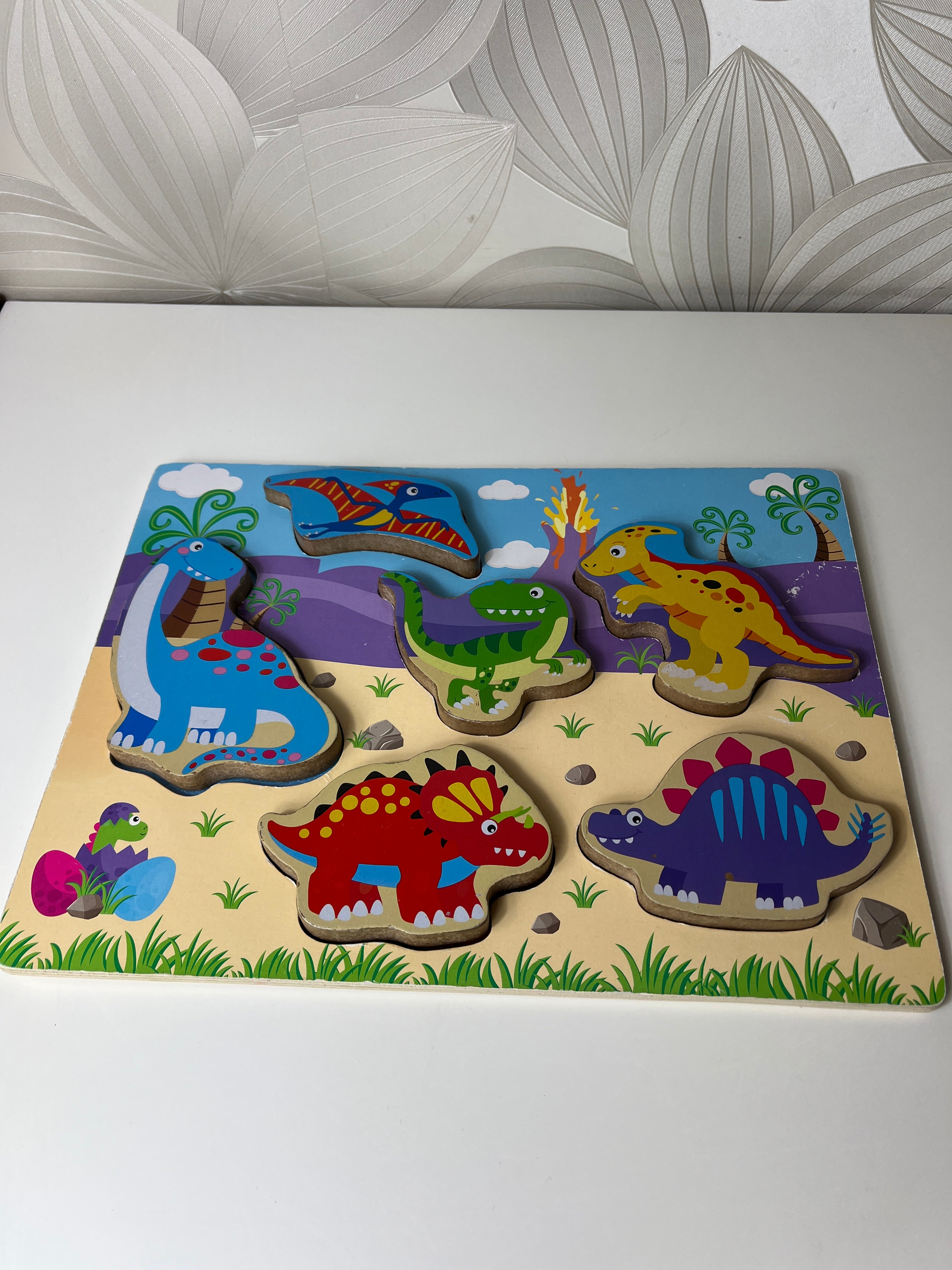 Medinė dėlionė mažiesiems su dinozaurais
