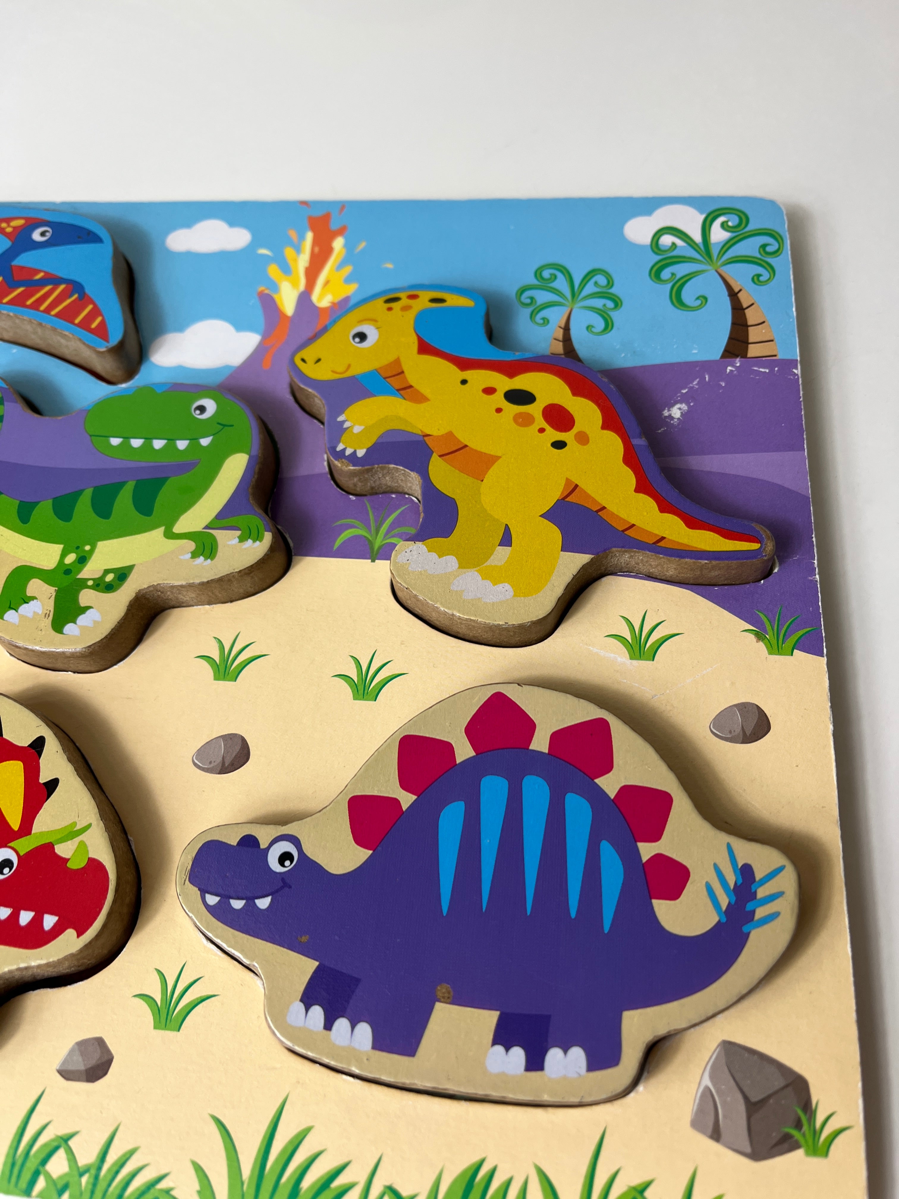 Medinė dėlionė mažiesiems su dinozaurais