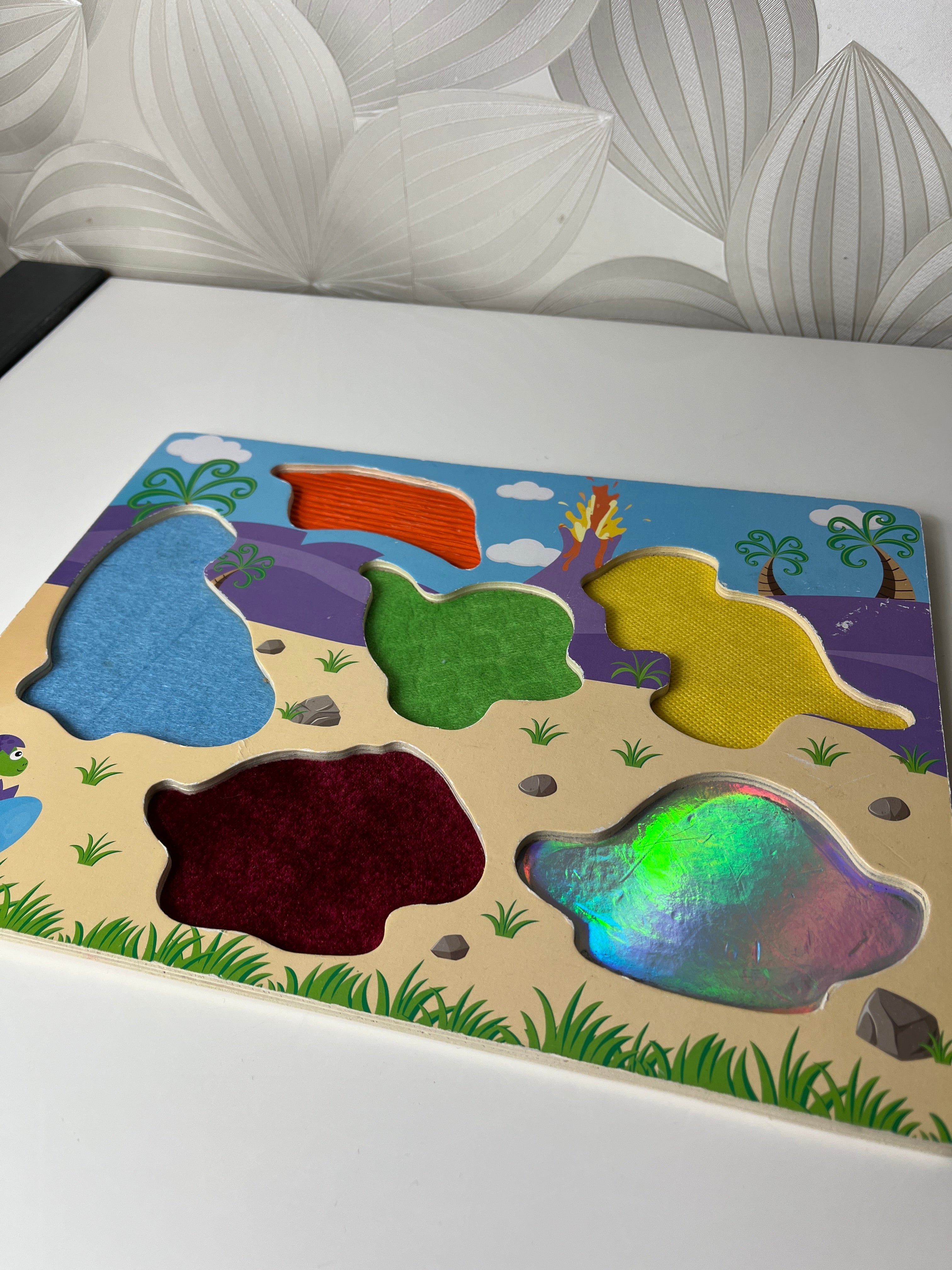 Medinė dėlionė mažiesiems su dinozaurais