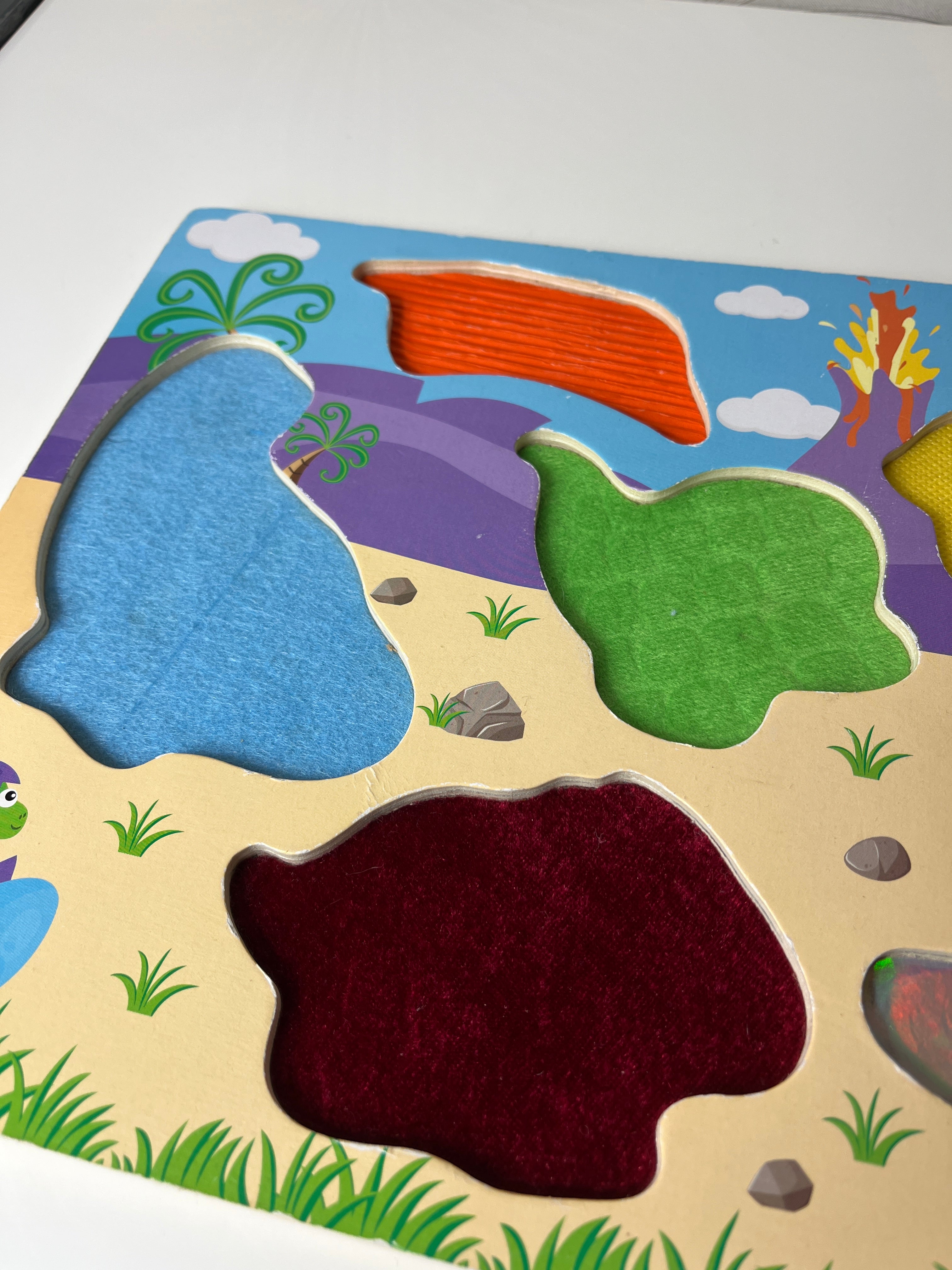 Medinė dėlionė mažiesiems su dinozaurais