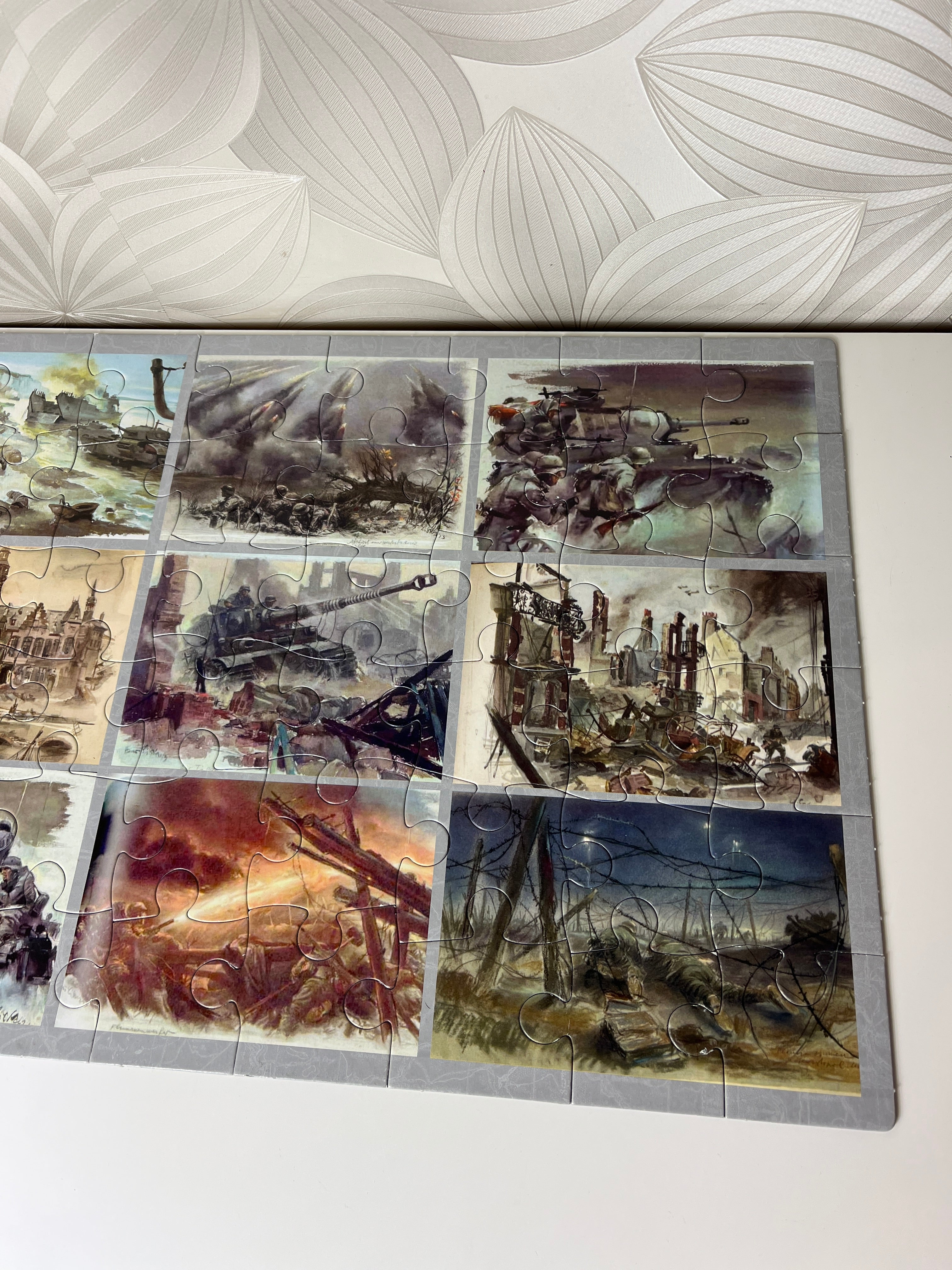 Dėlionė su karo tematika