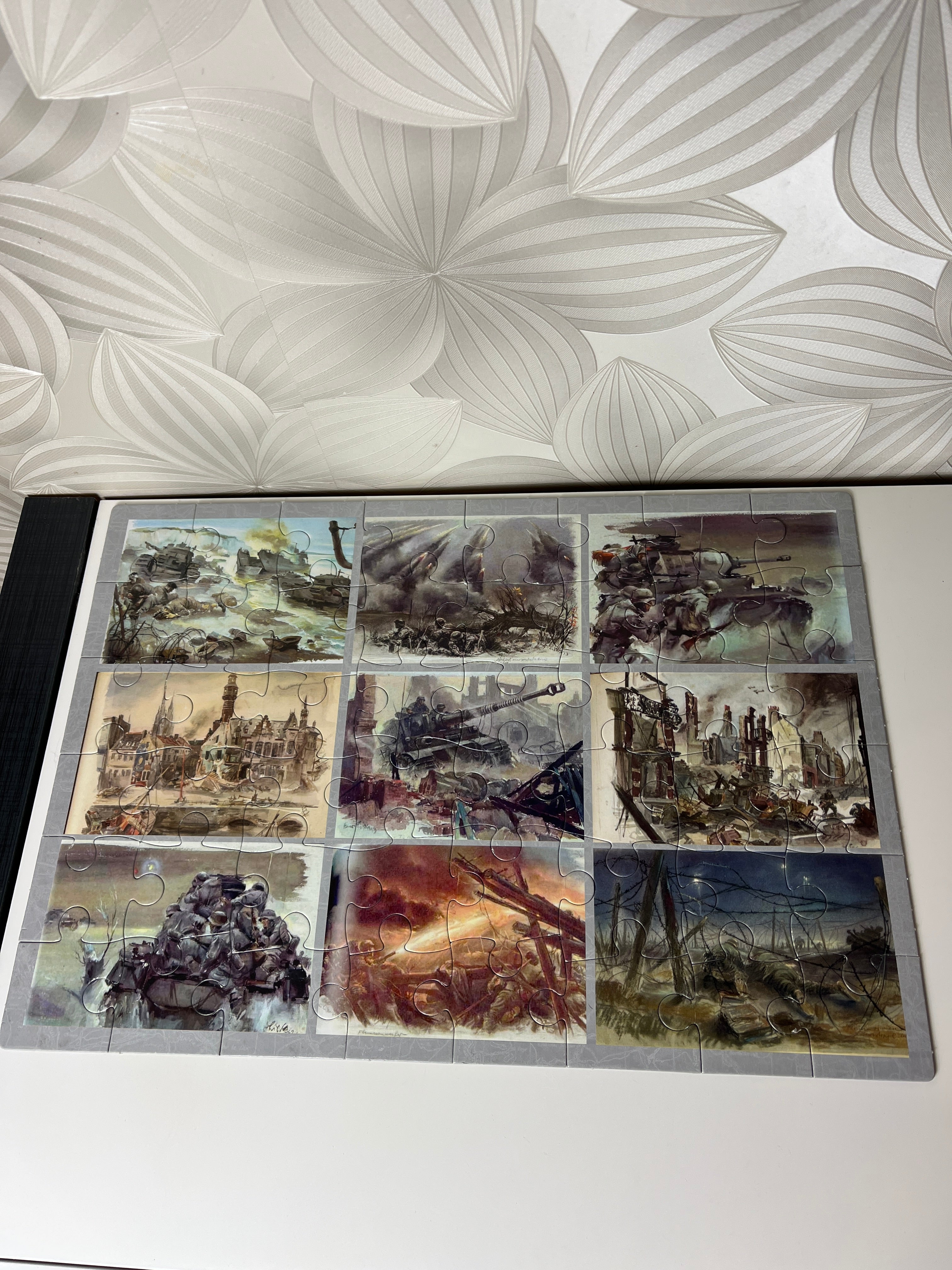 Dėlionė su karo tematika