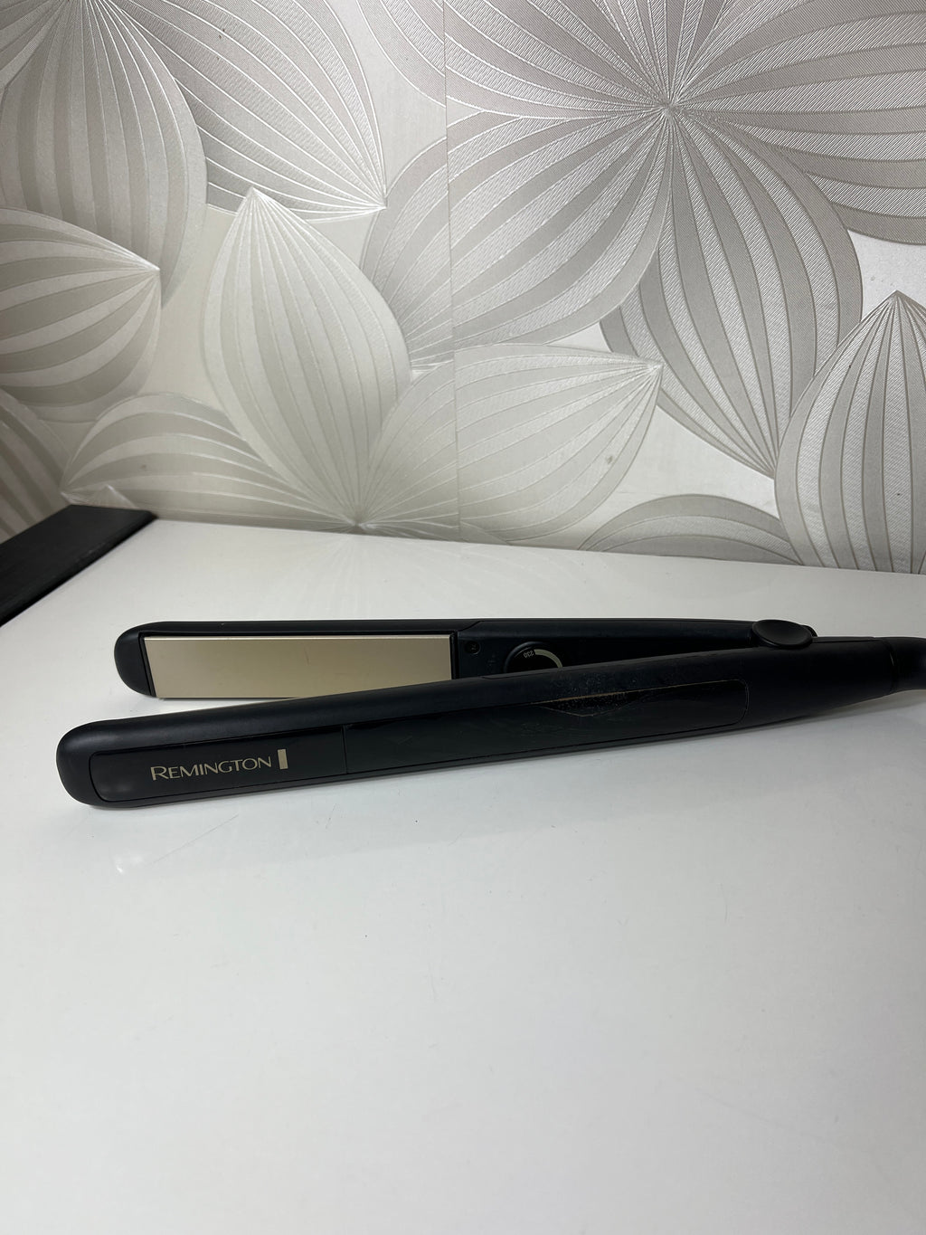 „Remington“ plaukų tiesintuvas