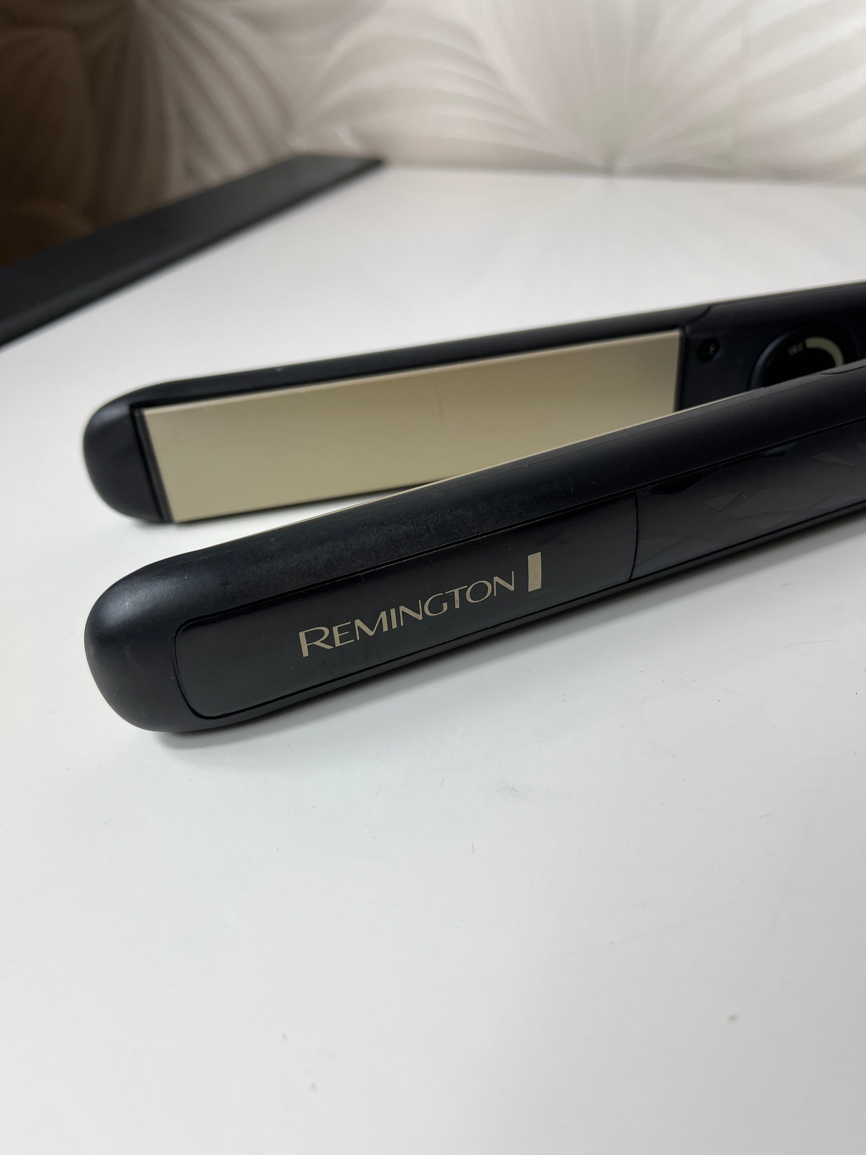 „Remington“ plaukų tiesintuvas