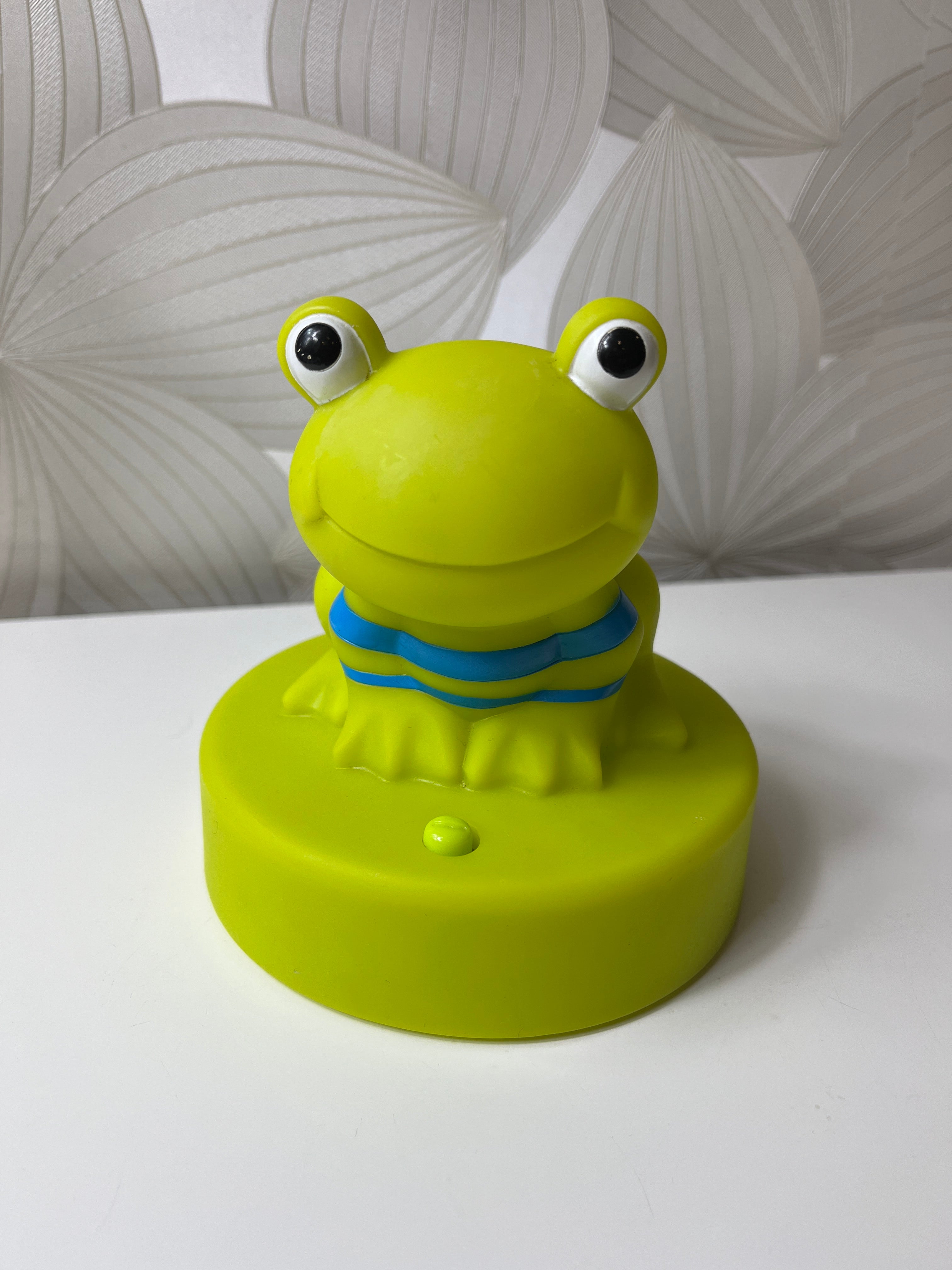 Naktinė varlės lempa