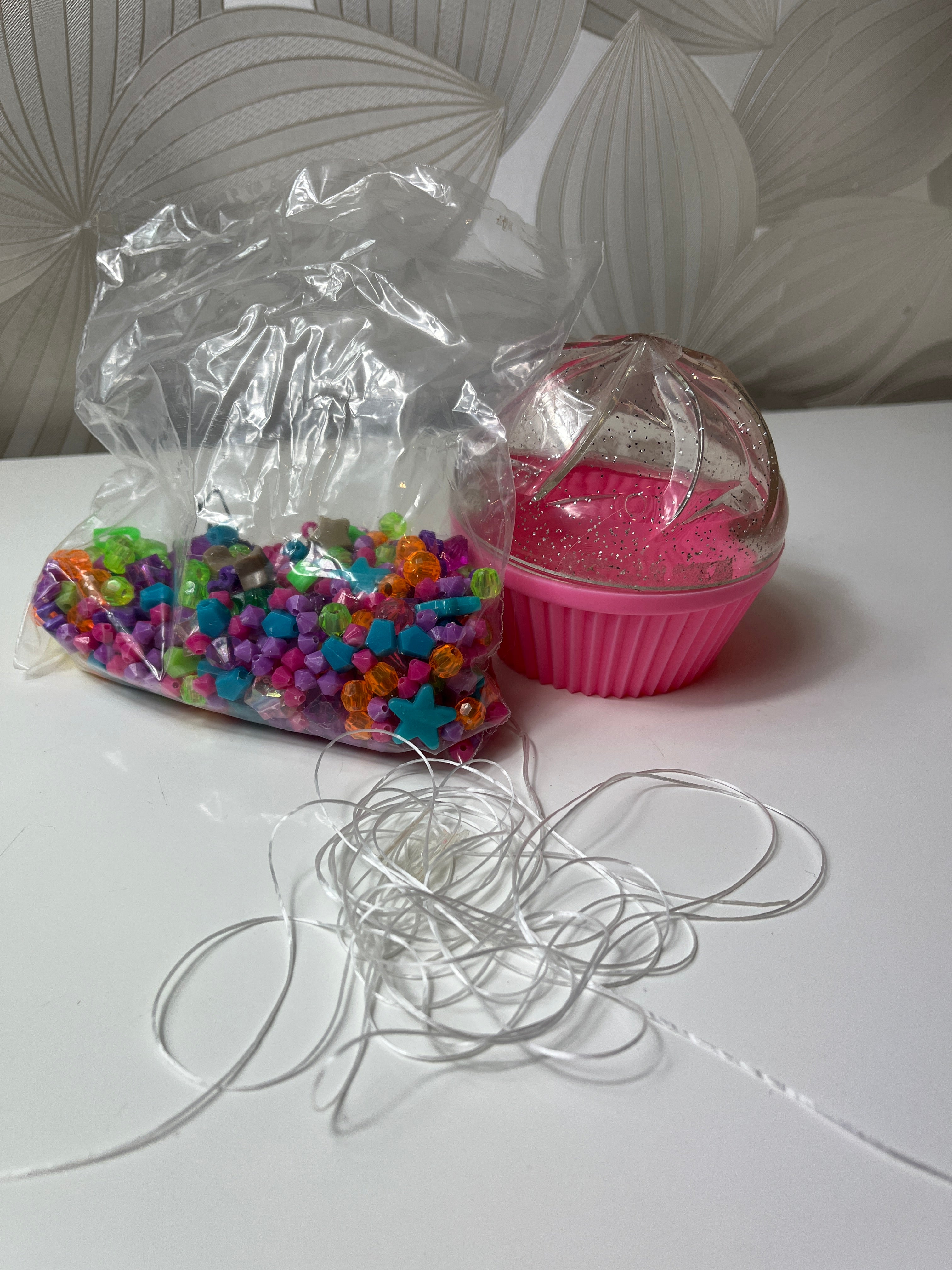 Karoliukų vėrimo rinkinys su virvute