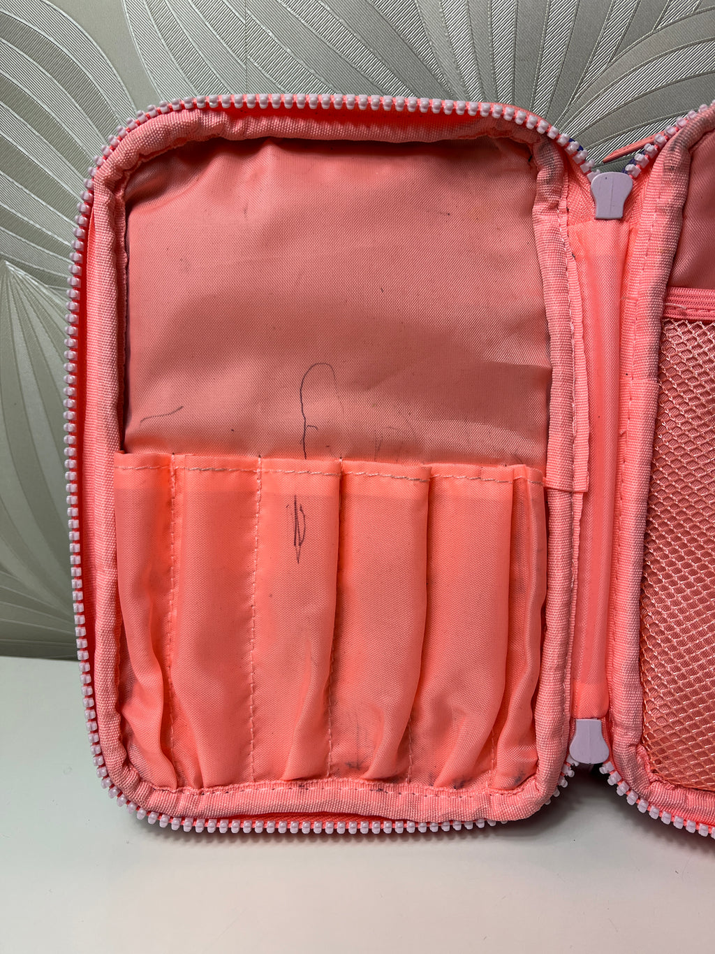 „Smiggle“ vienaragio penalas (3-jų dalių)