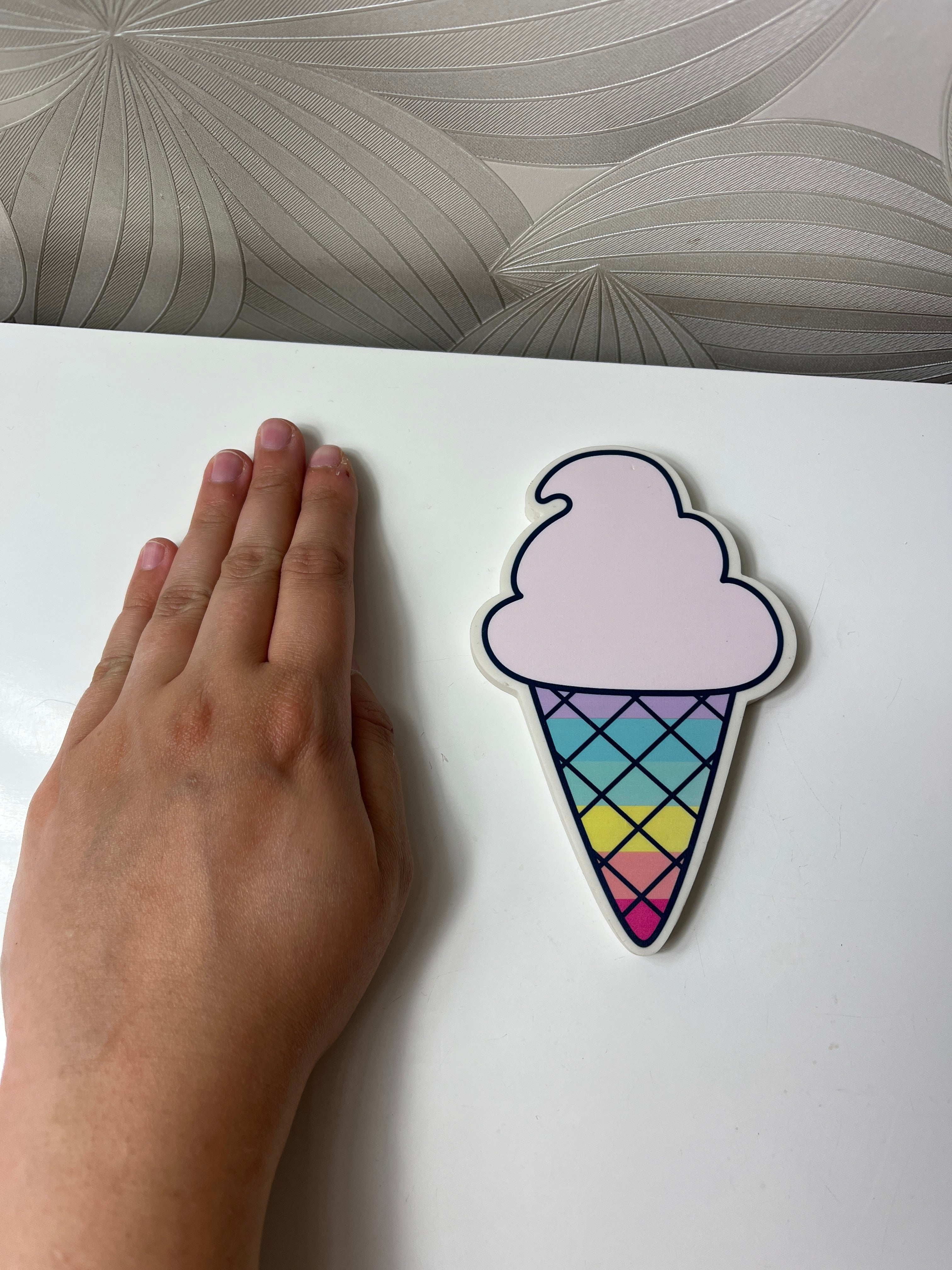 Spalvingas, didelis trintukas ledų formos trintukas