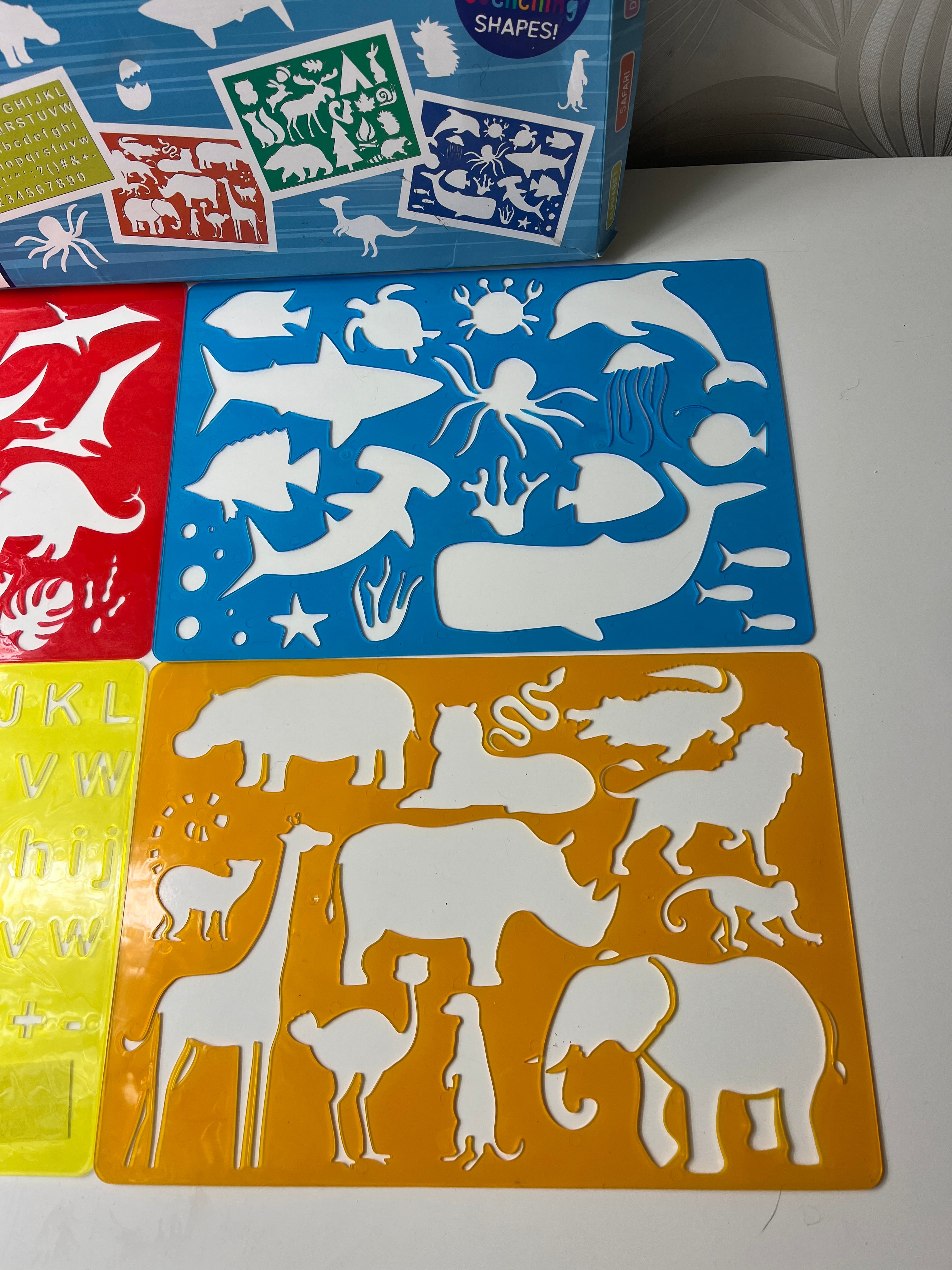 Piešimo formelių „Giant Box of Stencils“ rinkinys