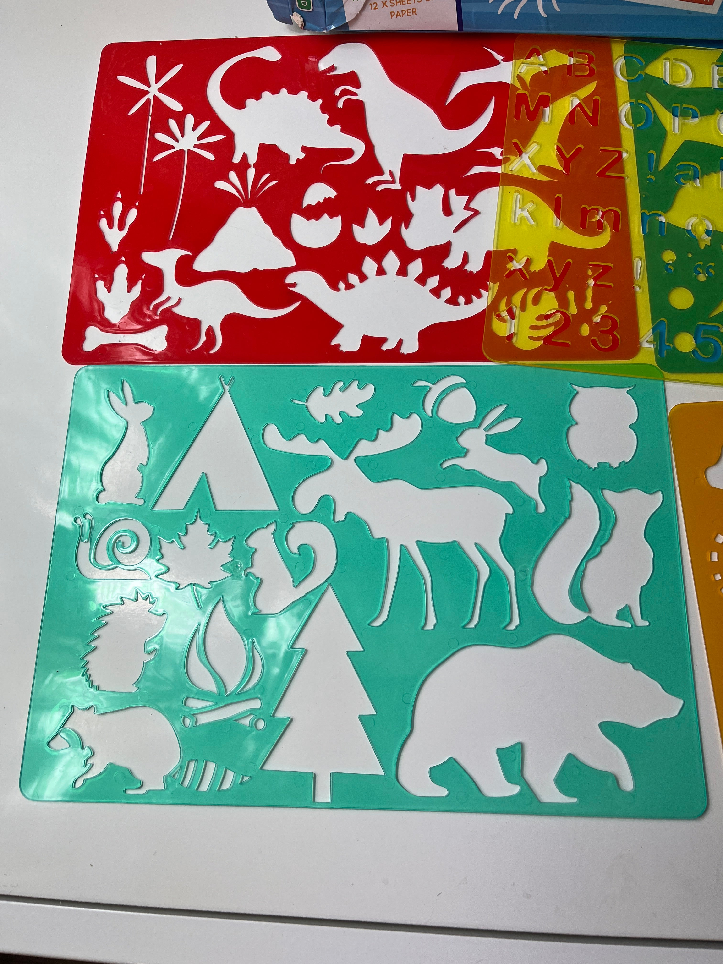 Piešimo formelių „Giant Box of Stencils“ rinkinys