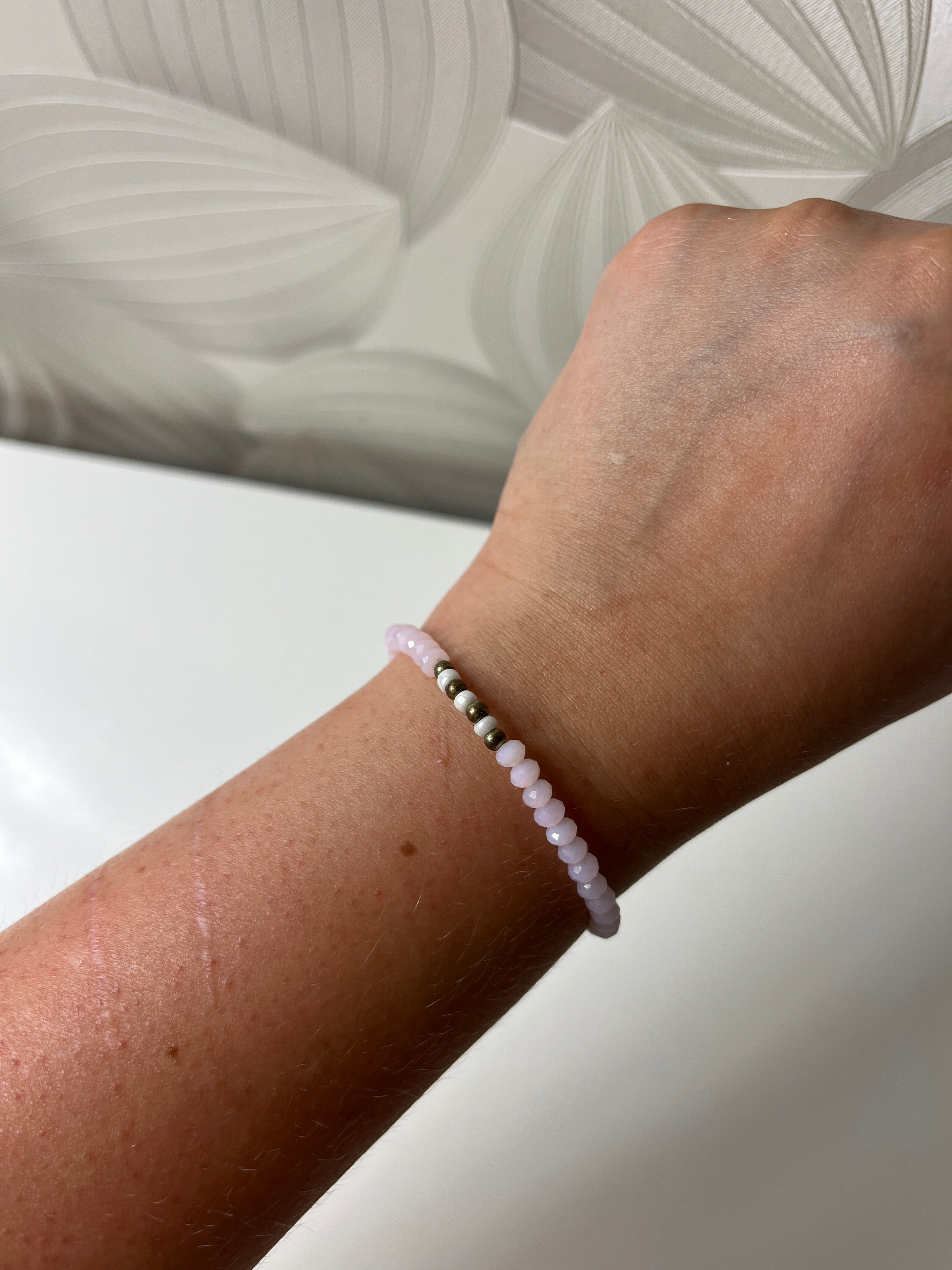 Apyrankė su rožiniais karoliukais