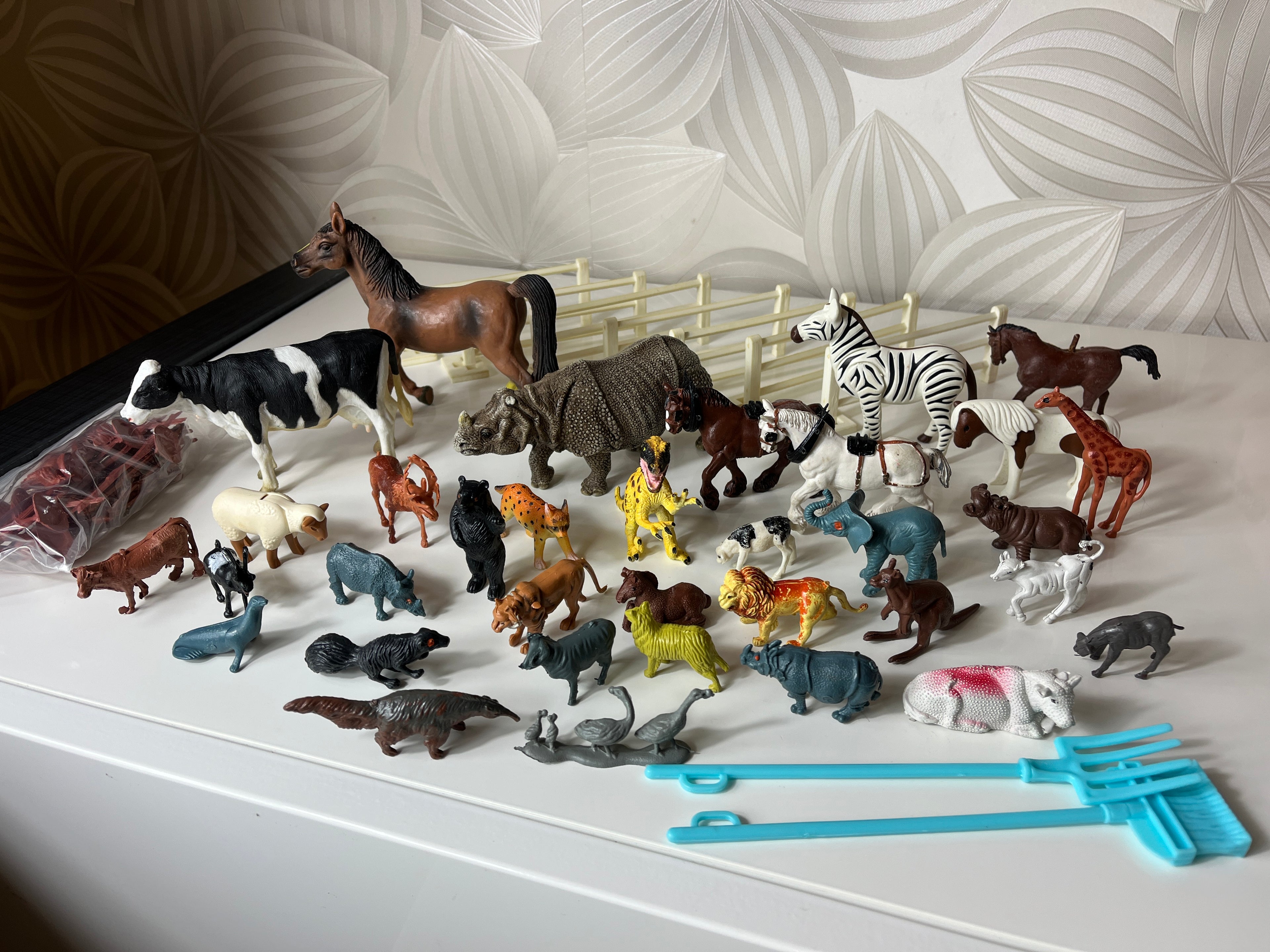 Vintažinis didelis gyvūnų ir fermos priedų rinkinys