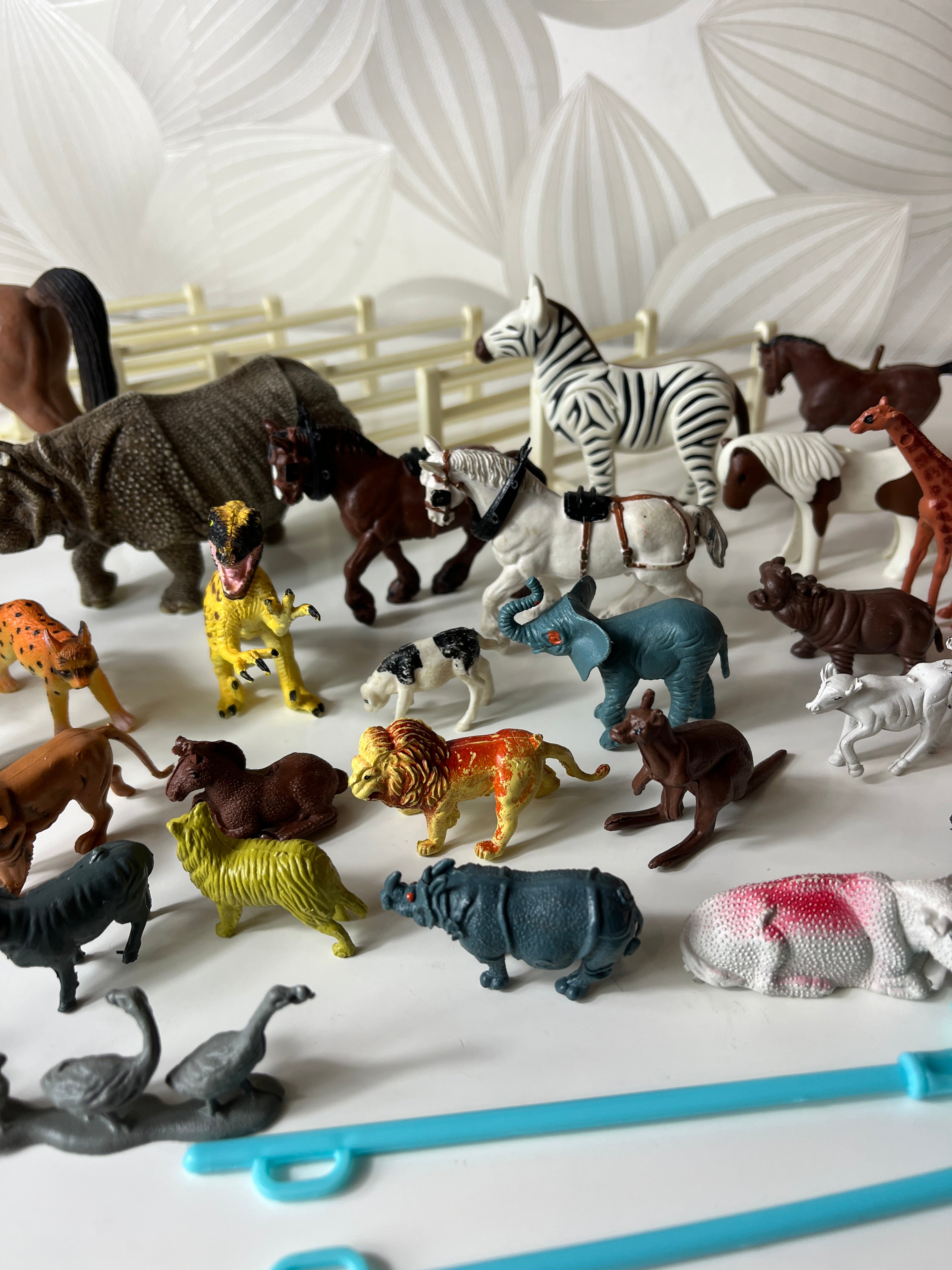 Vintažinis didelis gyvūnų ir fermos priedų rinkinys