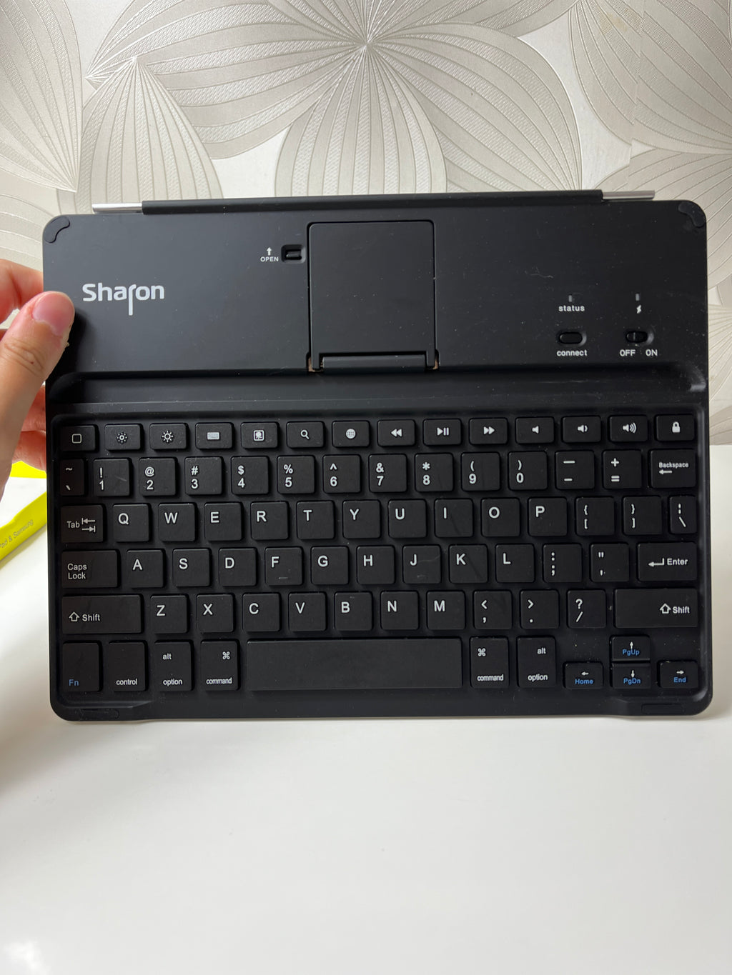 Klaviatūra planšetei „Sharon“ su planšetės laikikliu