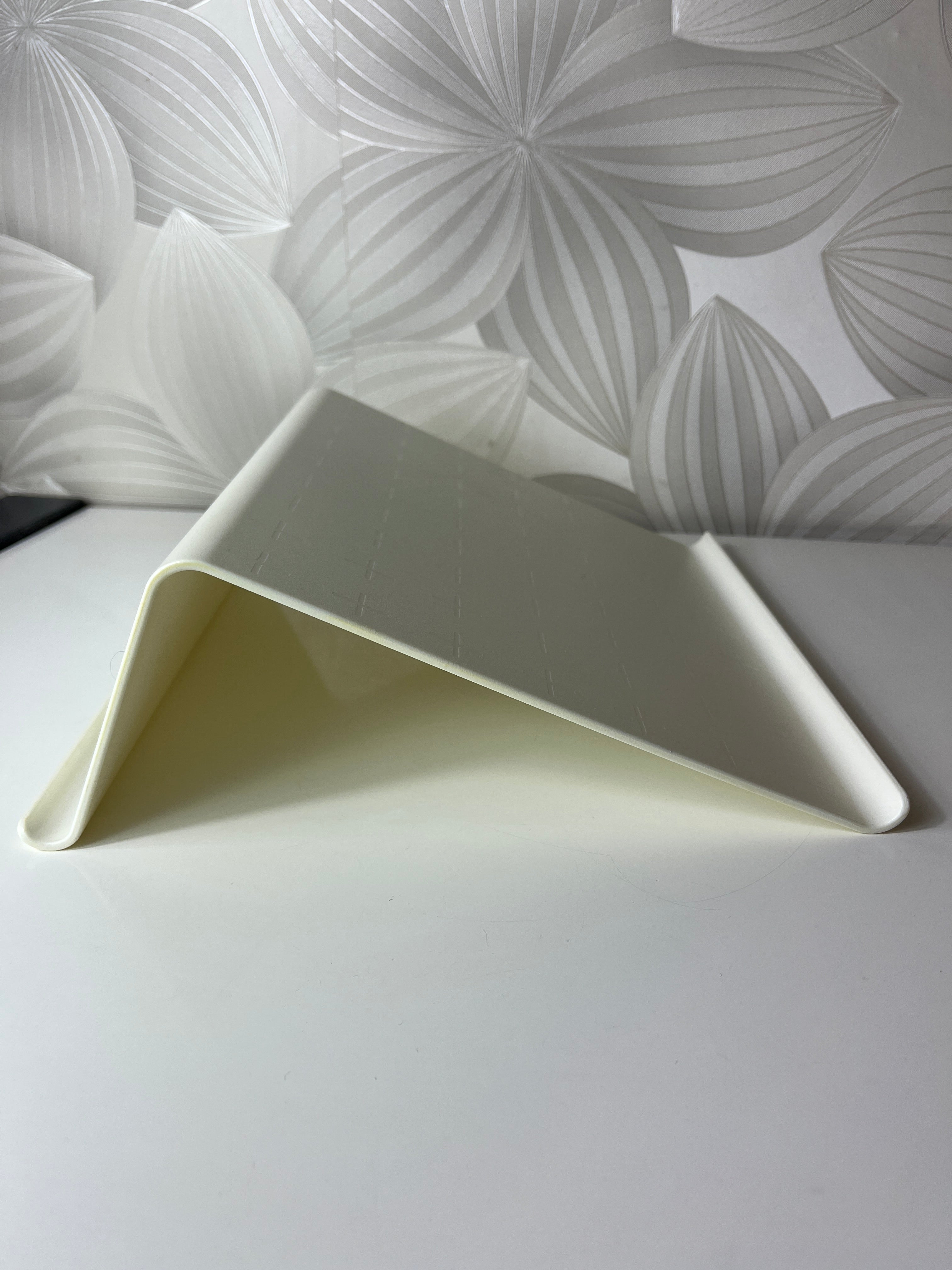 Universali planšetinio kompiuterio ar knygos atrama