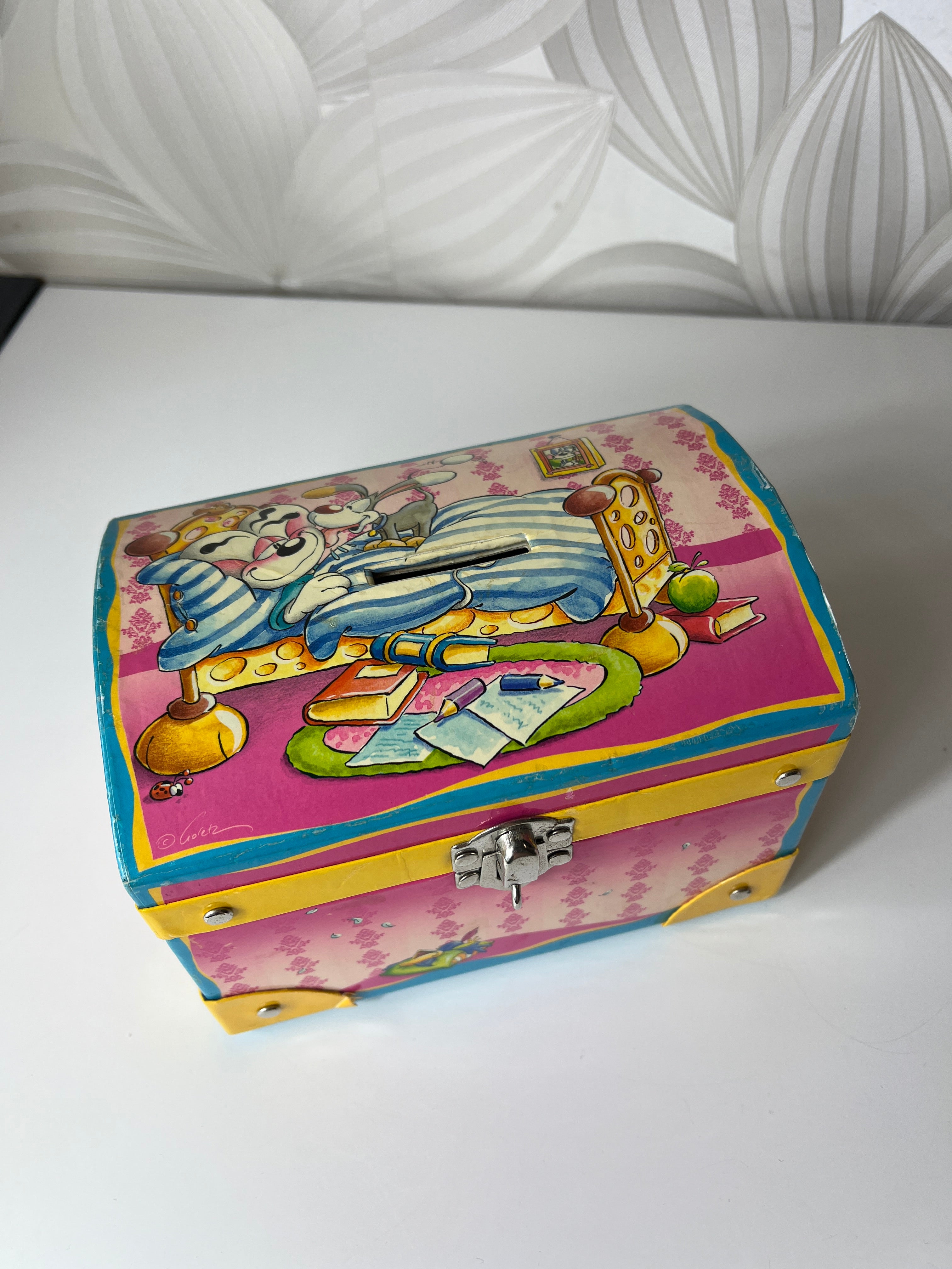 Vintažinė dėžutė smulkmenoms - taupyklė „Diddl“