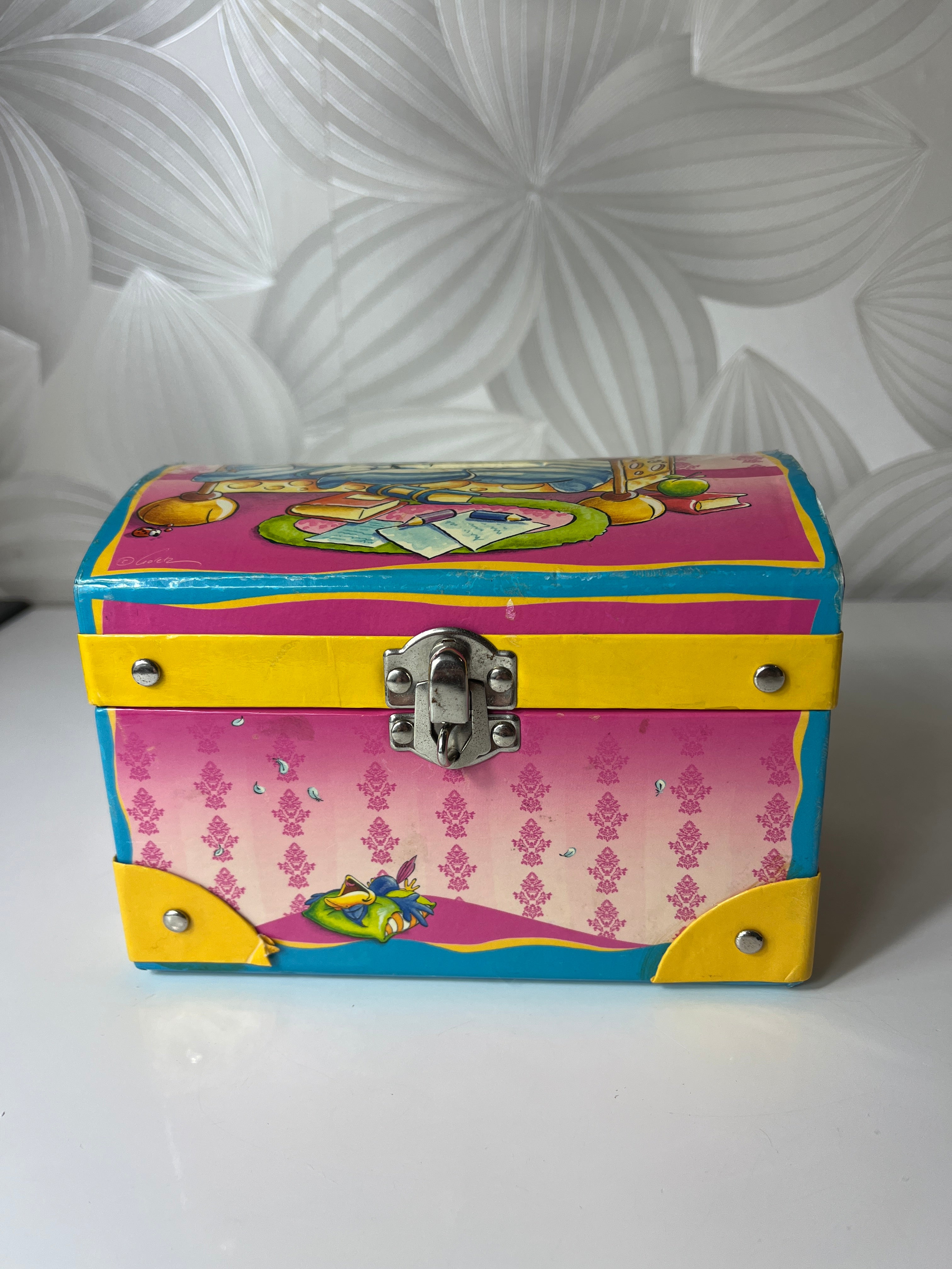 Vintažinė dėžutė smulkmenoms - taupyklė „Diddl“