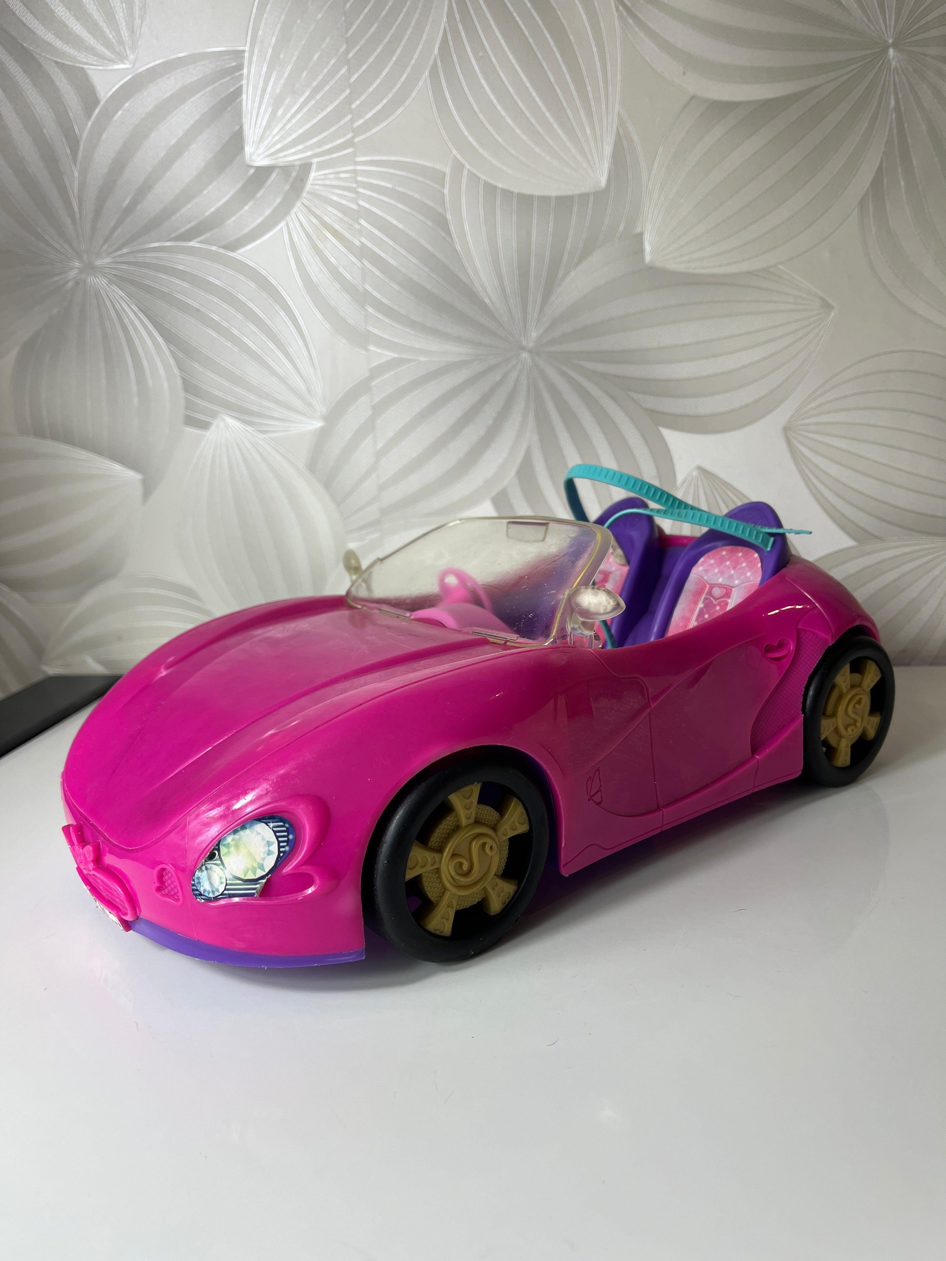 Rožinis kabrioletas - automobilis lėlėms