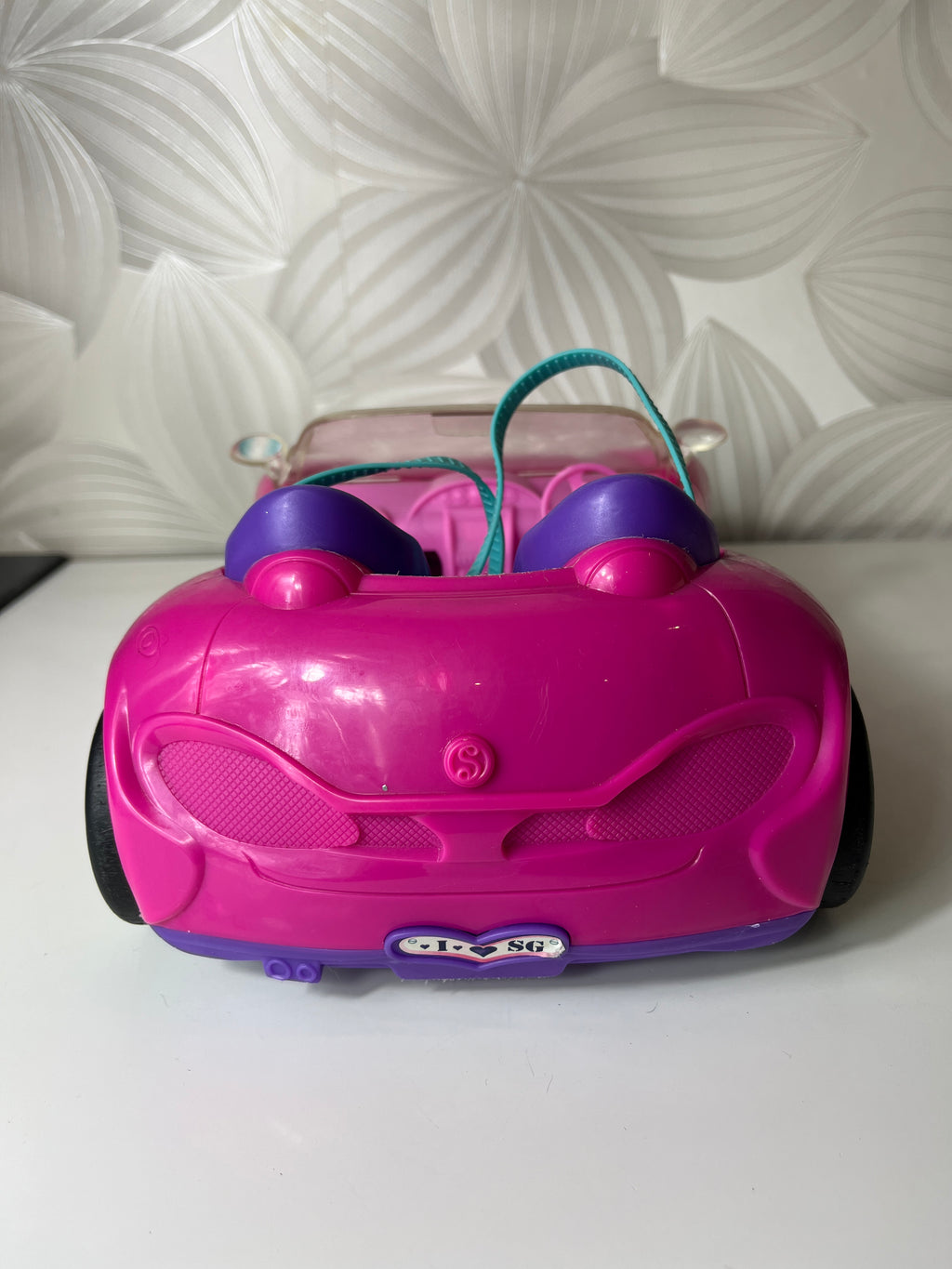 Rožinis kabrioletas - automobilis lėlėms