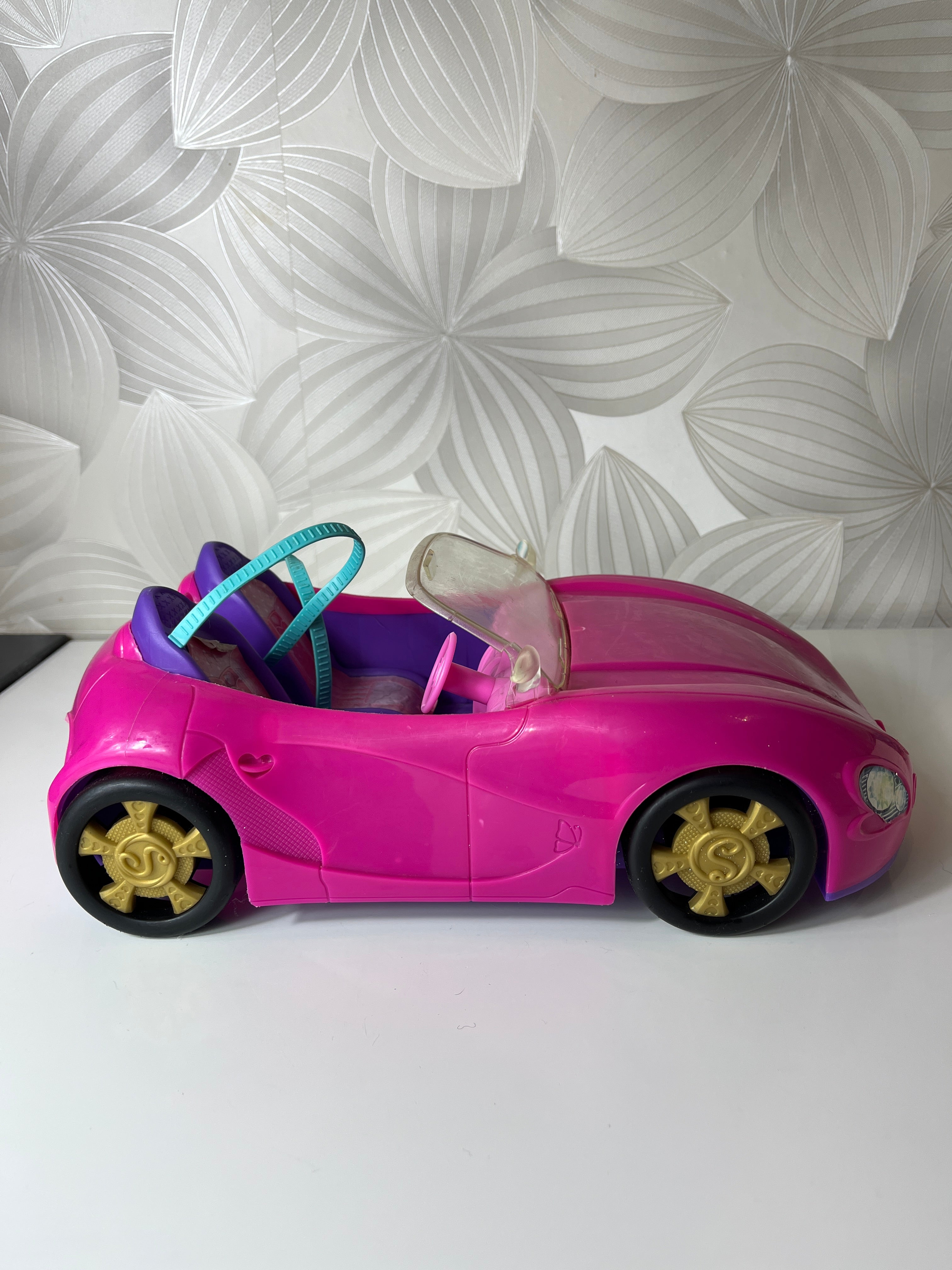 Rožinis kabrioletas - automobilis lėlėms