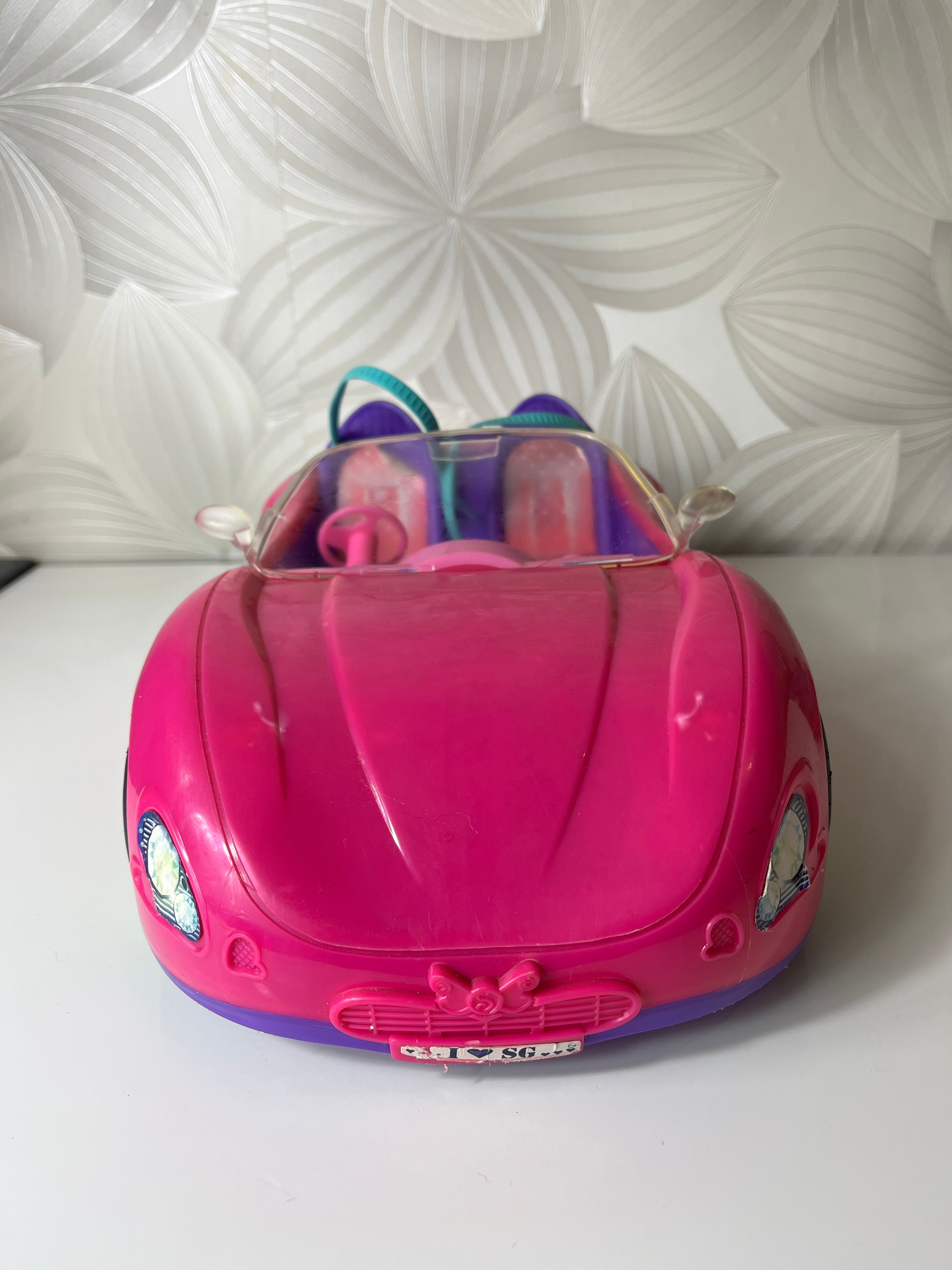 Rožinis kabrioletas - automobilis lėlėms
