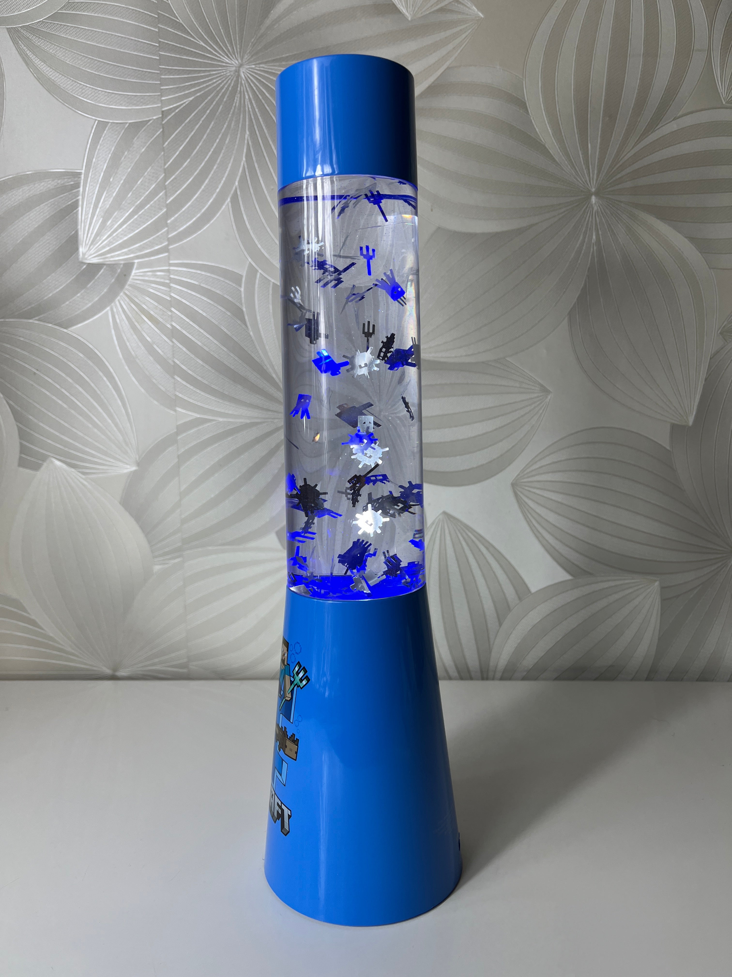 Šviečianti „Minecraft“ lempa