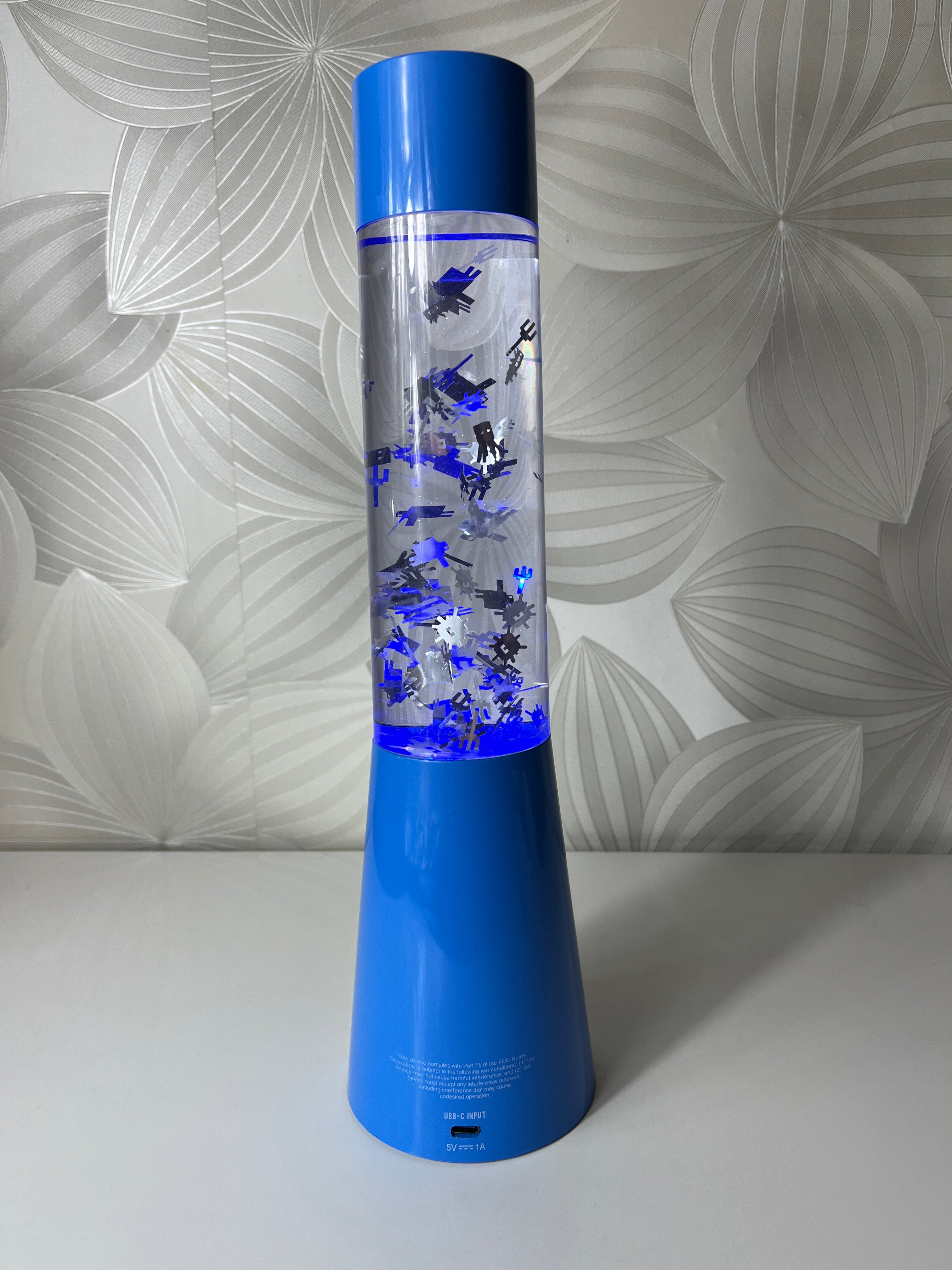 Šviečianti „Minecraft“ lempa