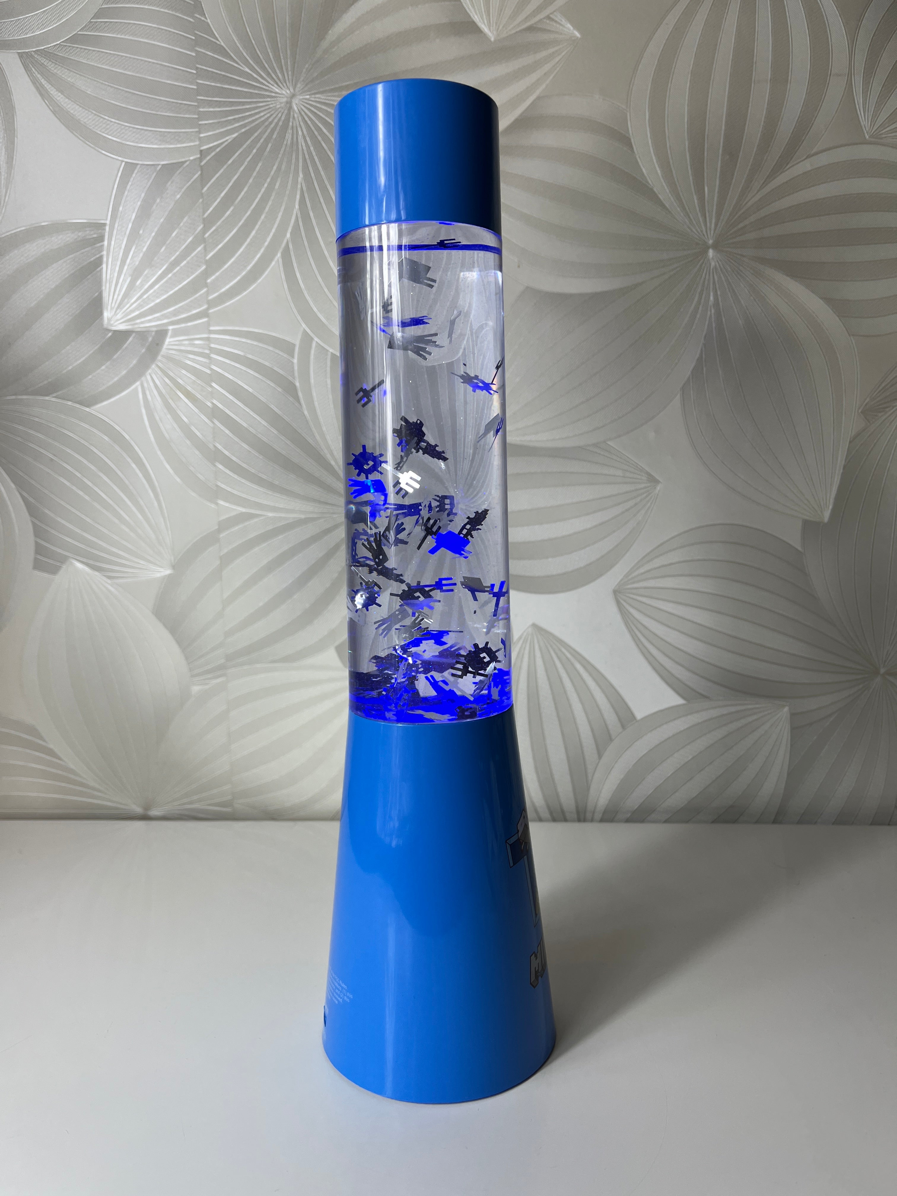 Šviečianti „Minecraft“ lempa