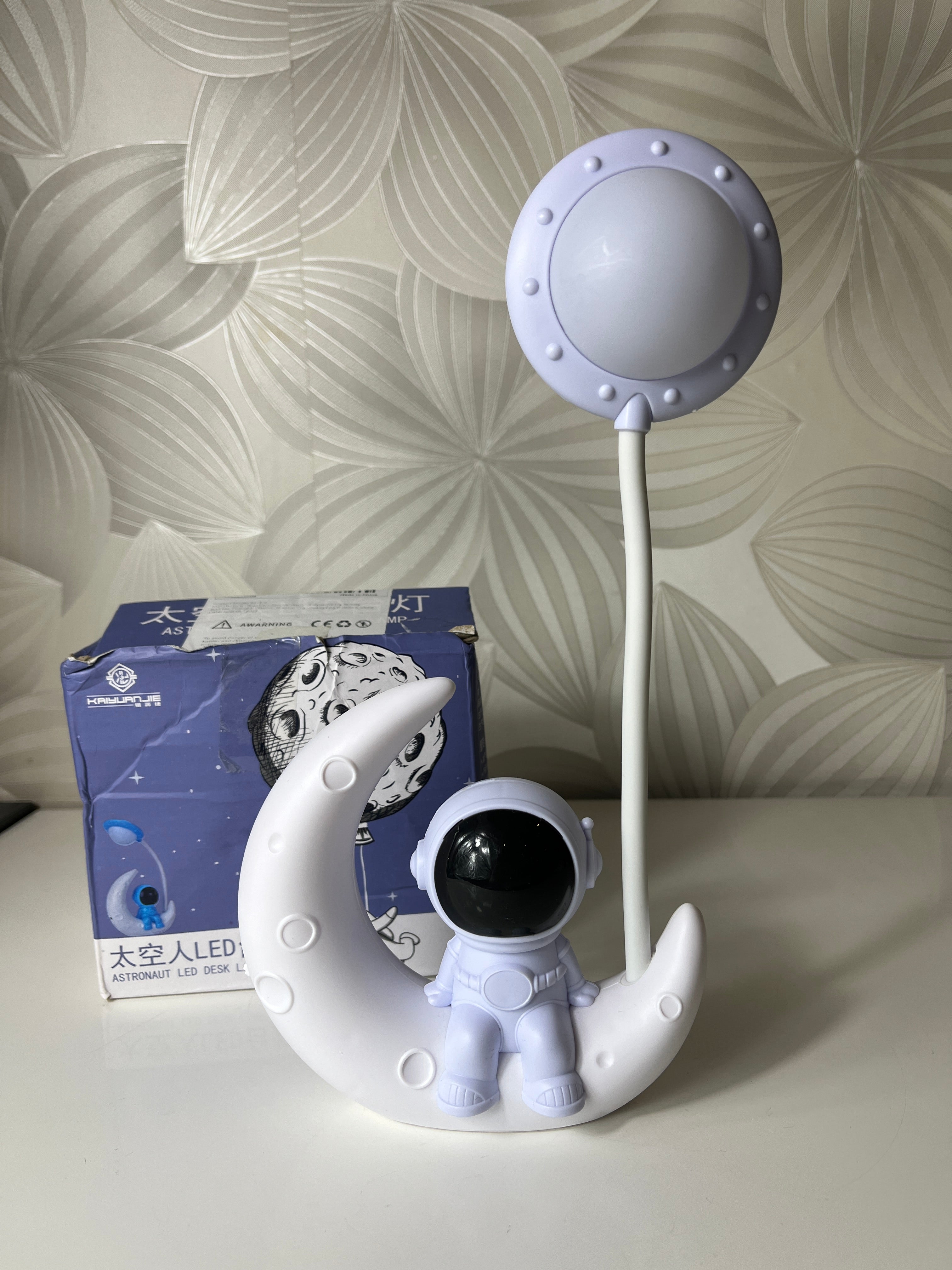 Astronautas – naktinė LED lemputė