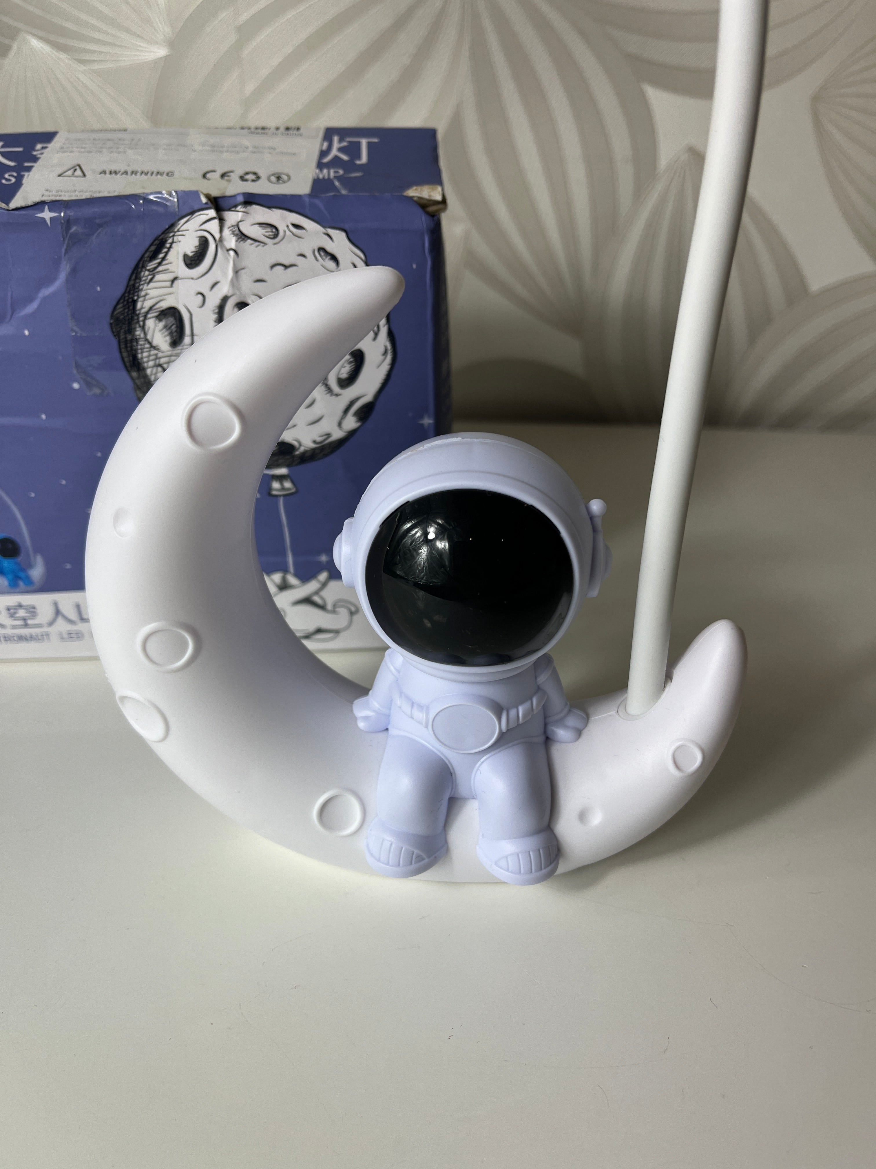 Astronautas – naktinė LED lemputė