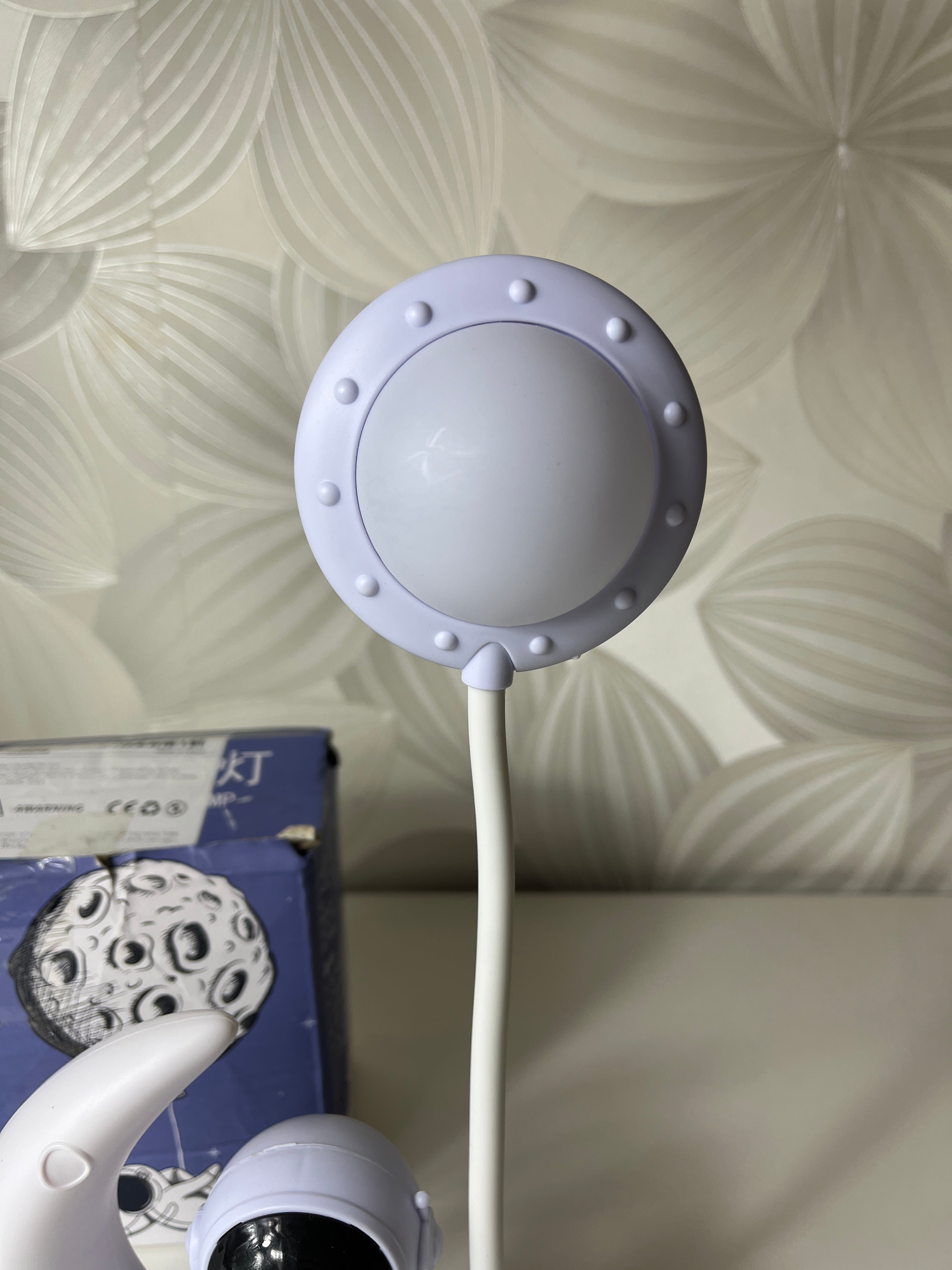 Astronautas – naktinė LED lemputė