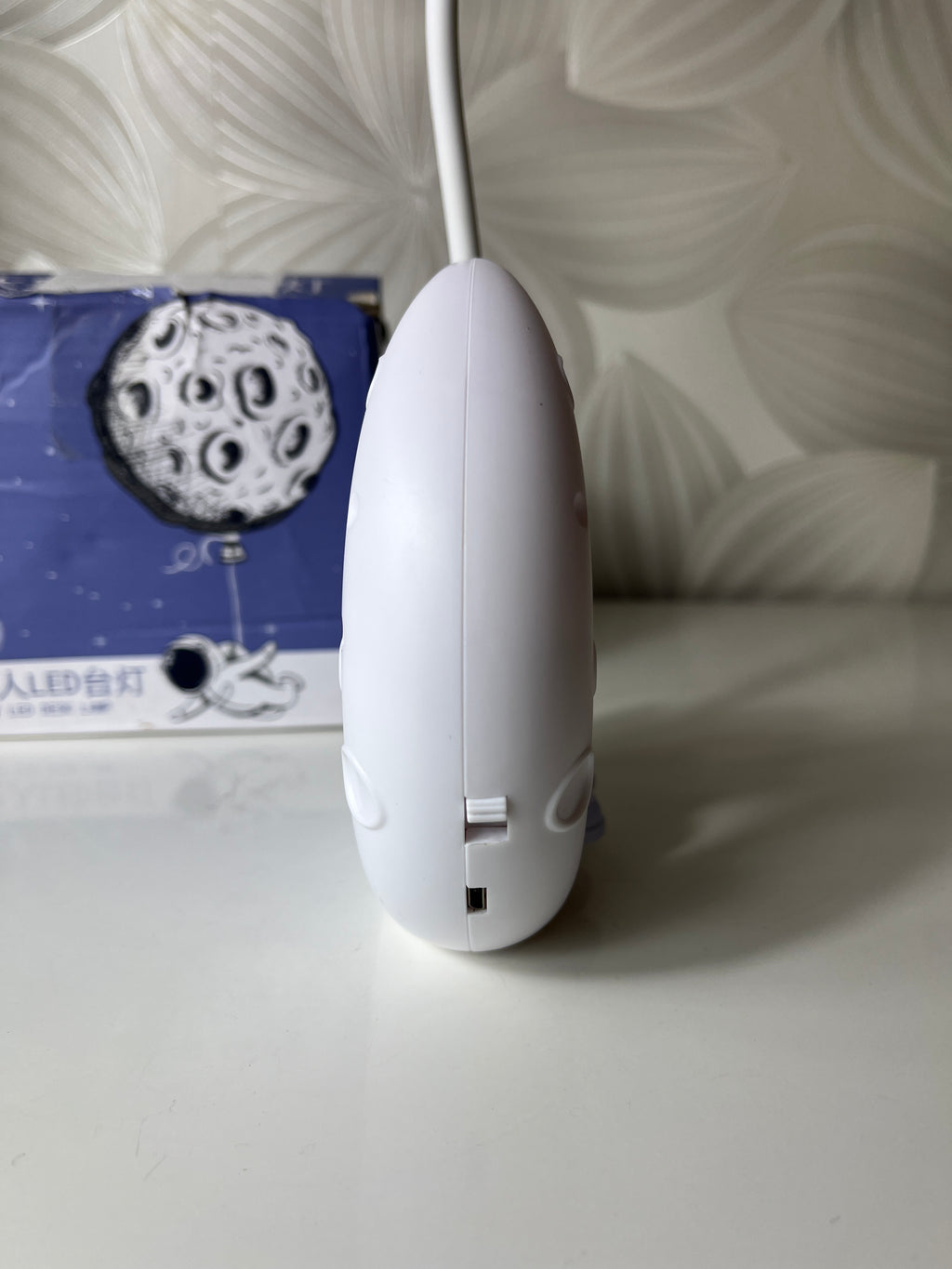Astronautas – naktinė LED lemputė