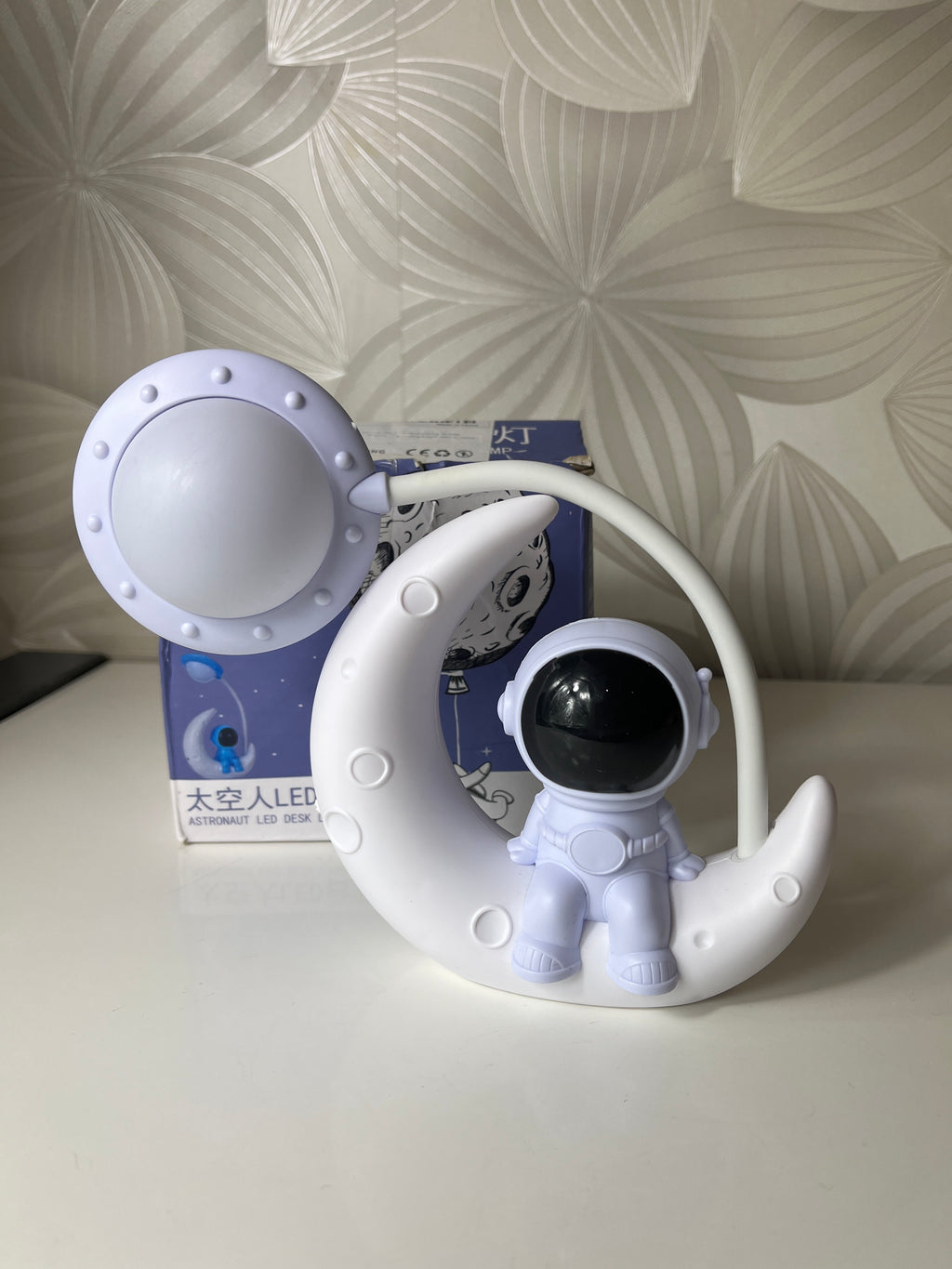 Astronautas – naktinė LED lemputė