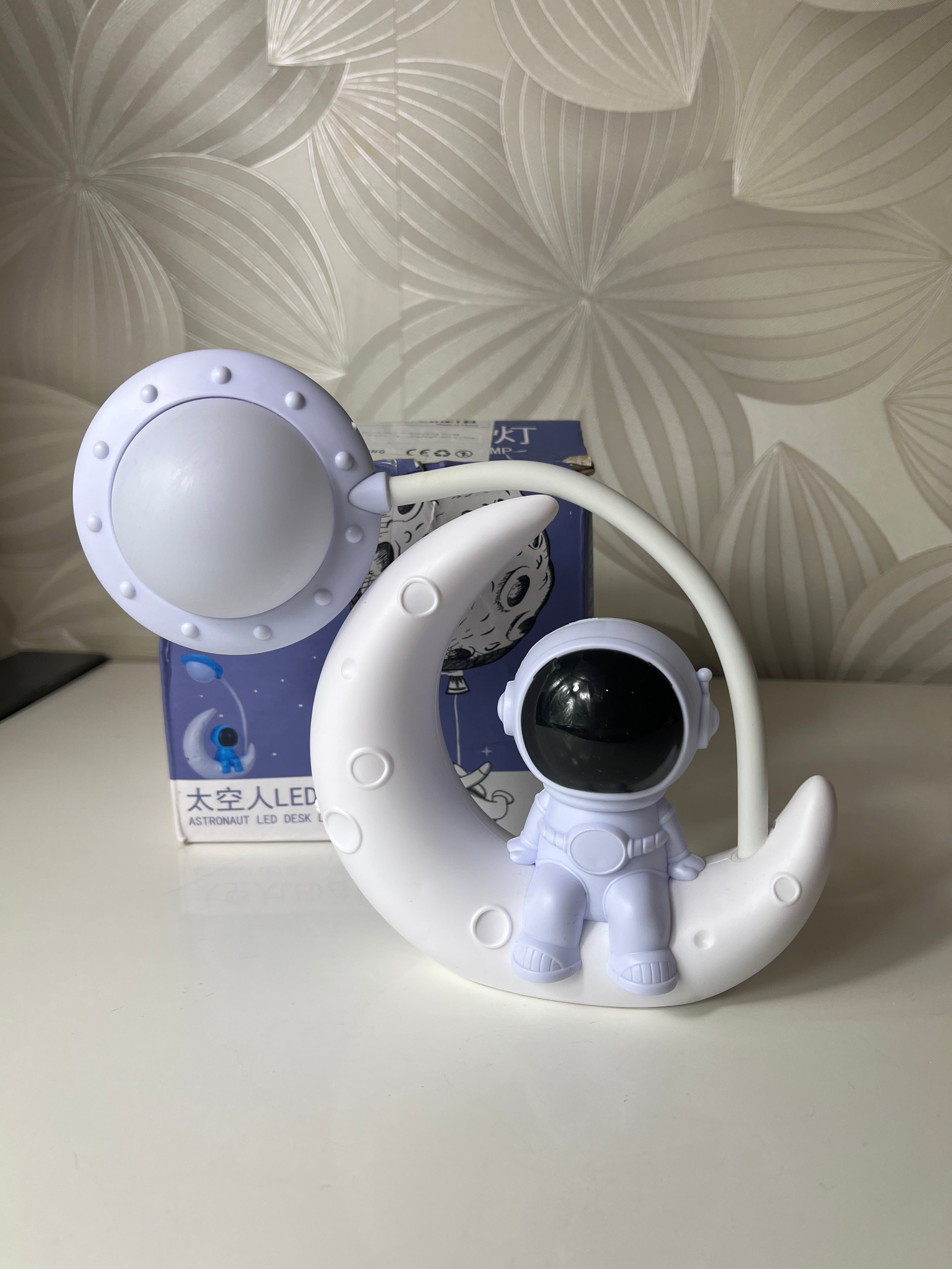 Astronautas – naktinė LED lemputė
