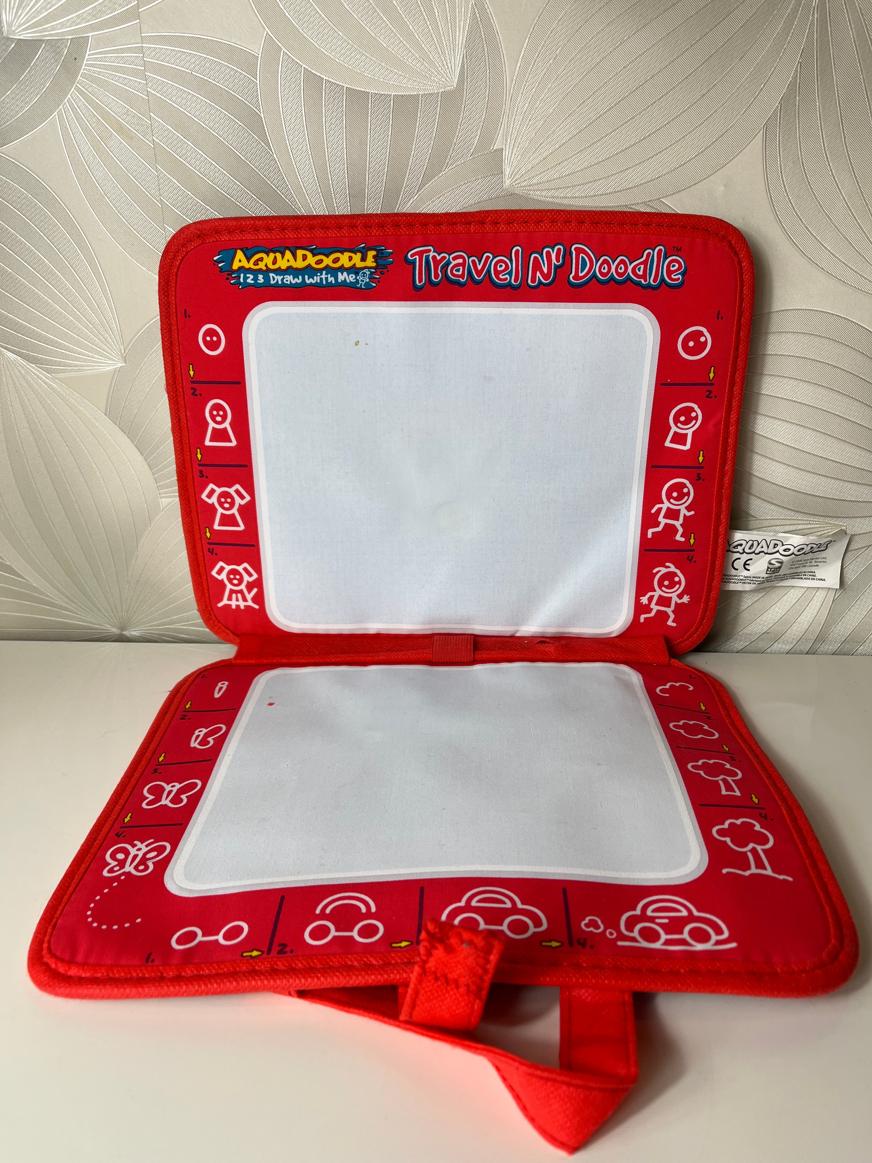 Piešimo vandeniu lenta – kilimėlis „Aquadoodle Travel N' Doodle“