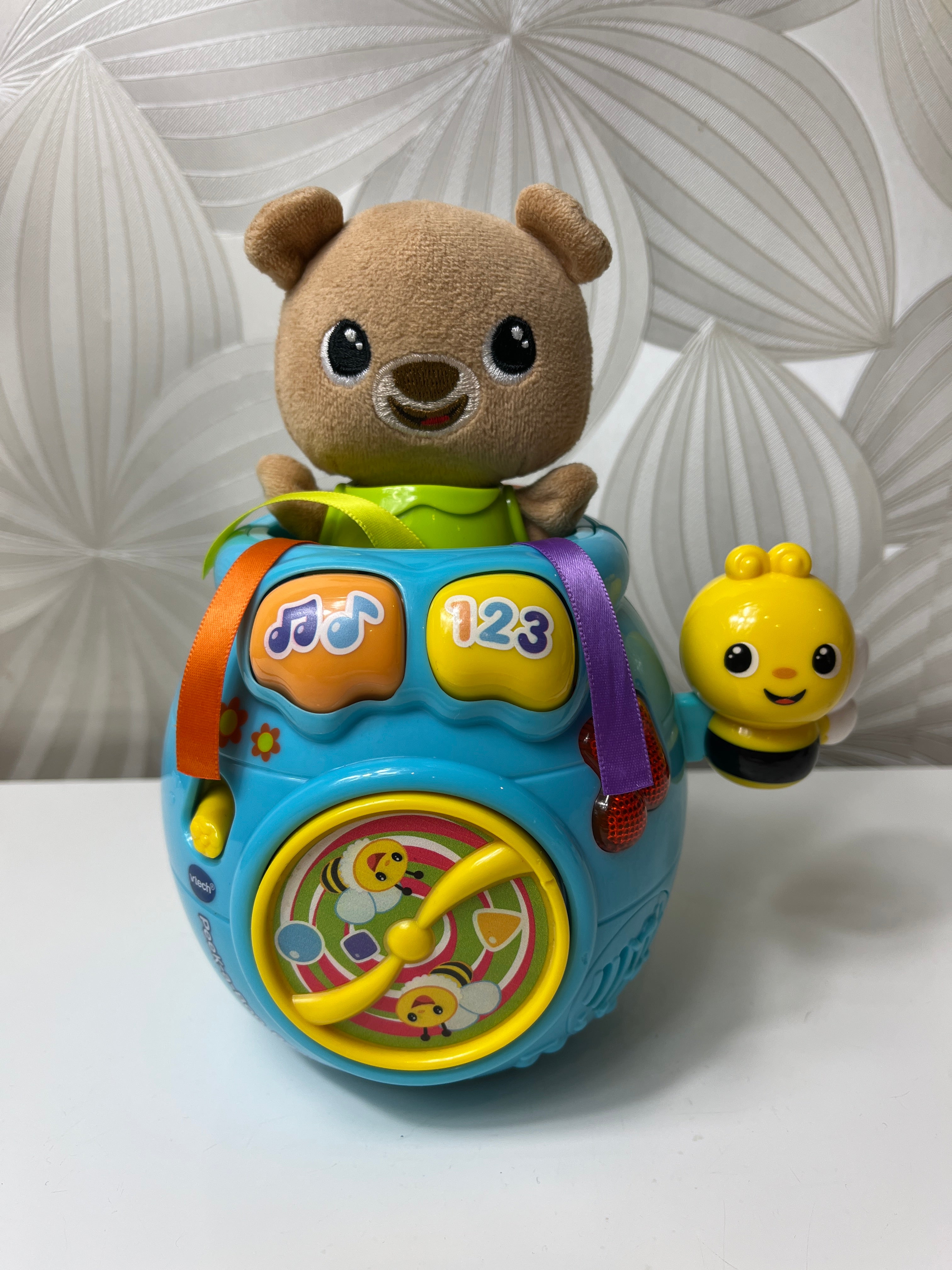 Lavinamasis „VTech“ meškučio žaislas su bitute